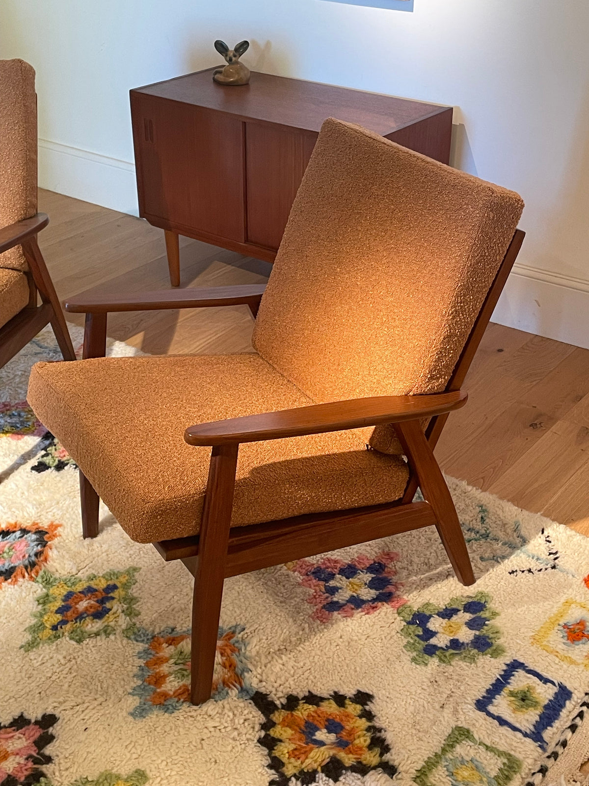 Fauteuil scandinave vintage « Theodor » en bouclette terracotta