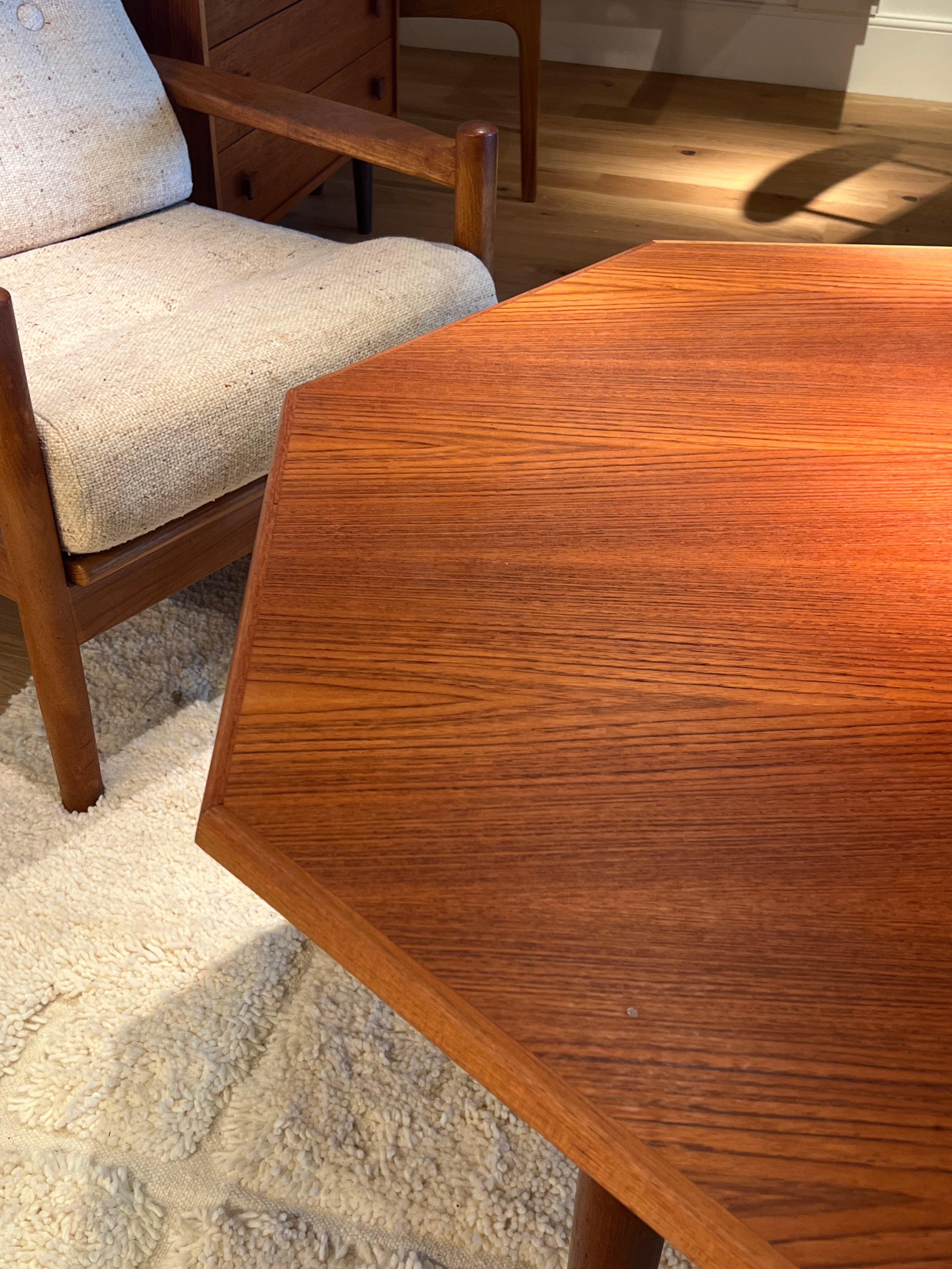 Table basse octogonale scandinave vintage "Siv"