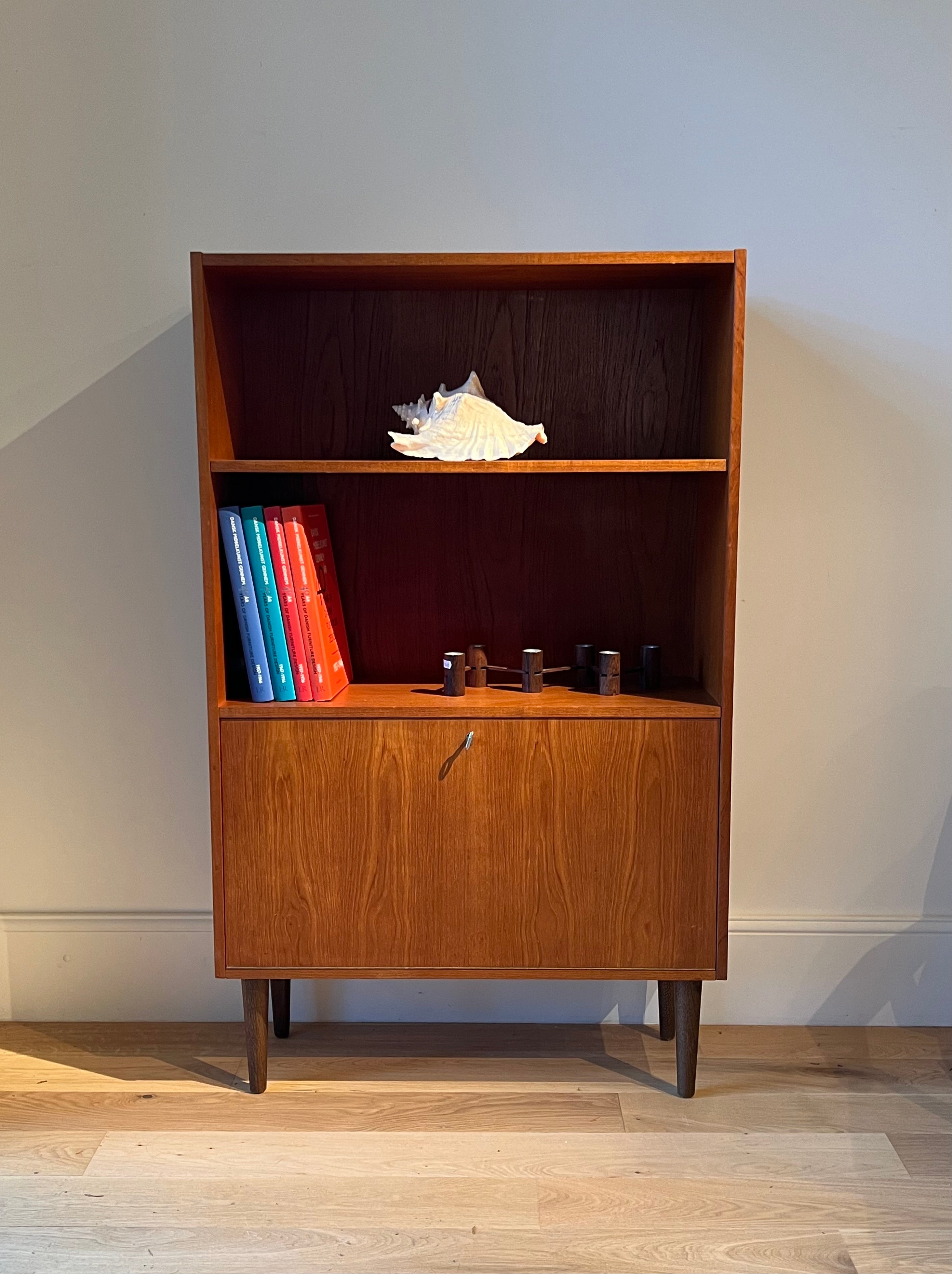 Bibliothèque scandinave vintage en teck années 1960 "Liva"