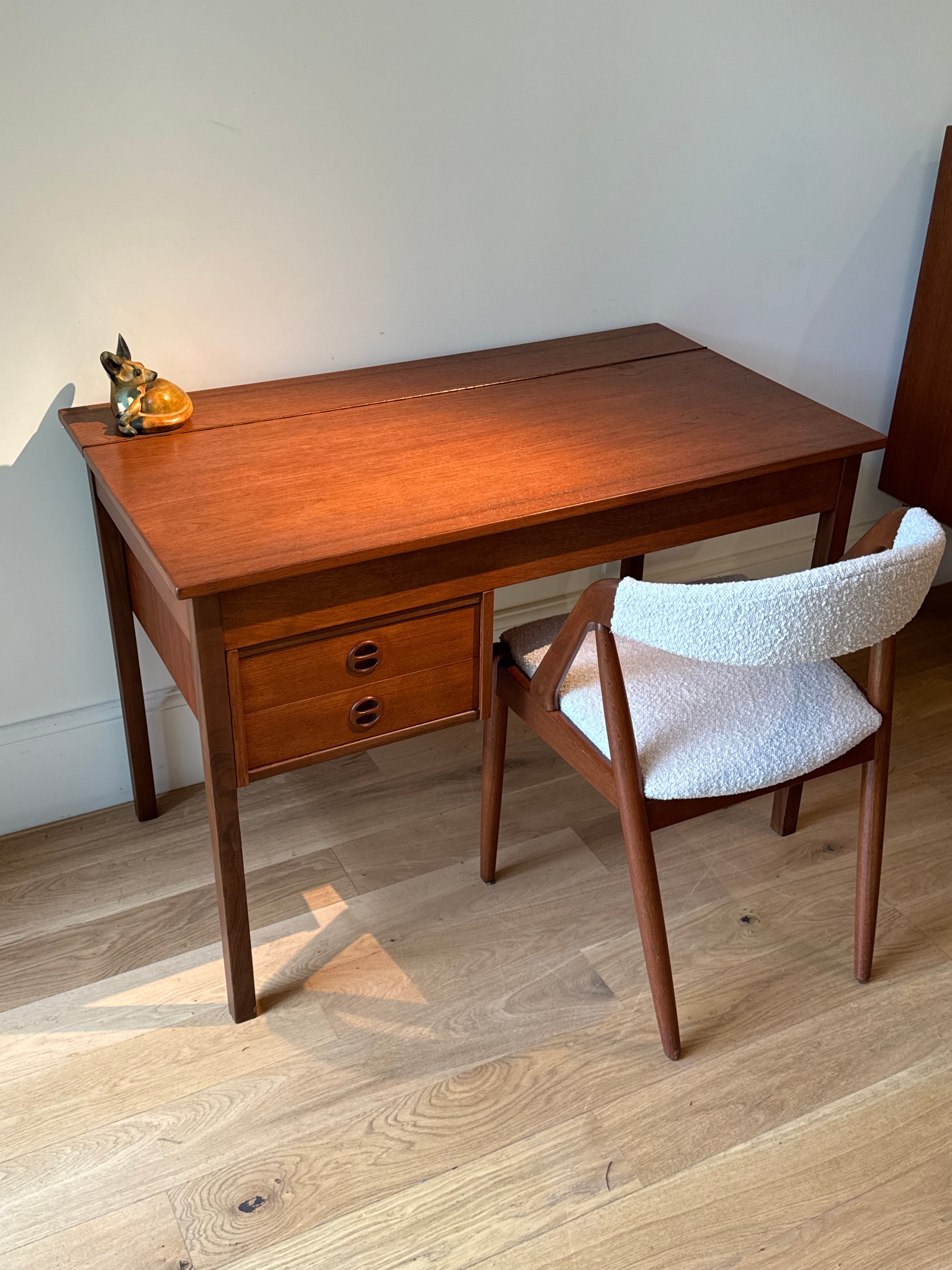 Bureau / coiffeuse scandinave vintage en teck « Arnold »