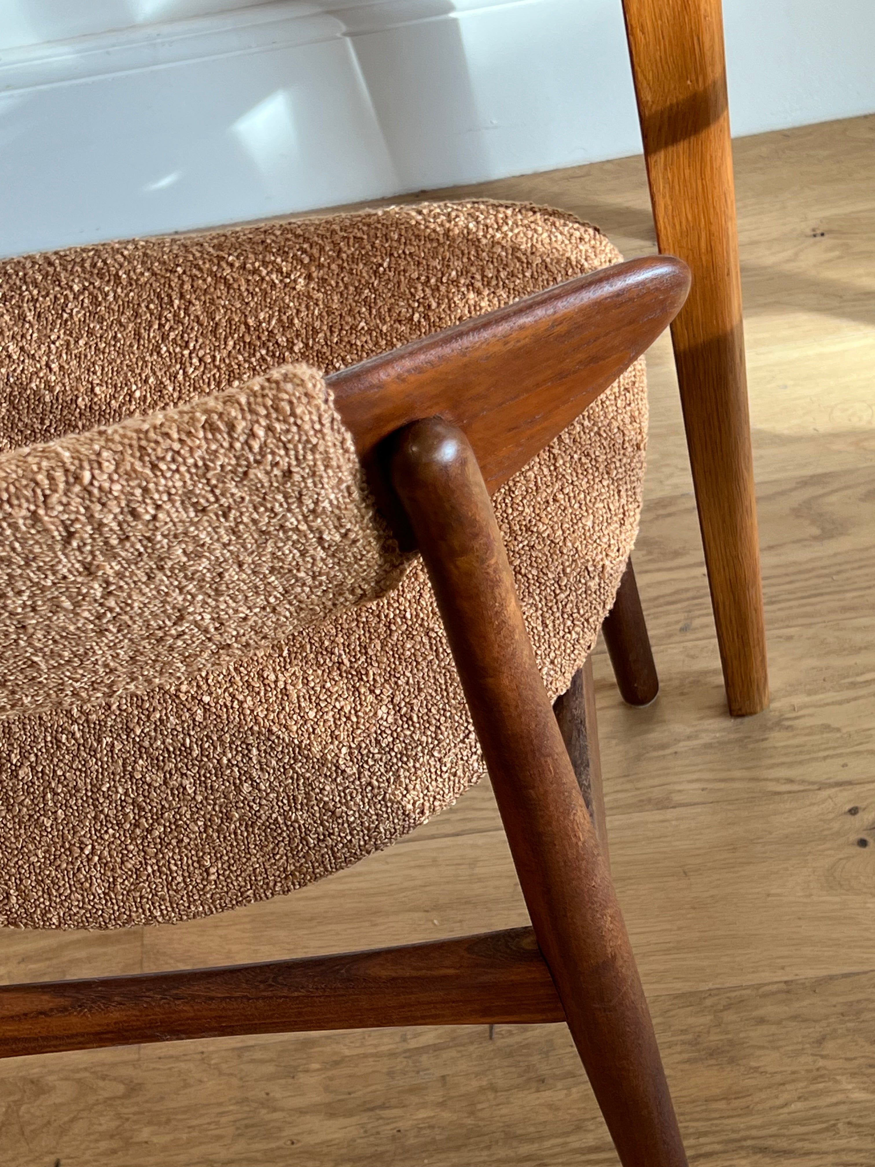 Chaise scandinave vintage en bouclette terracotta « Else »