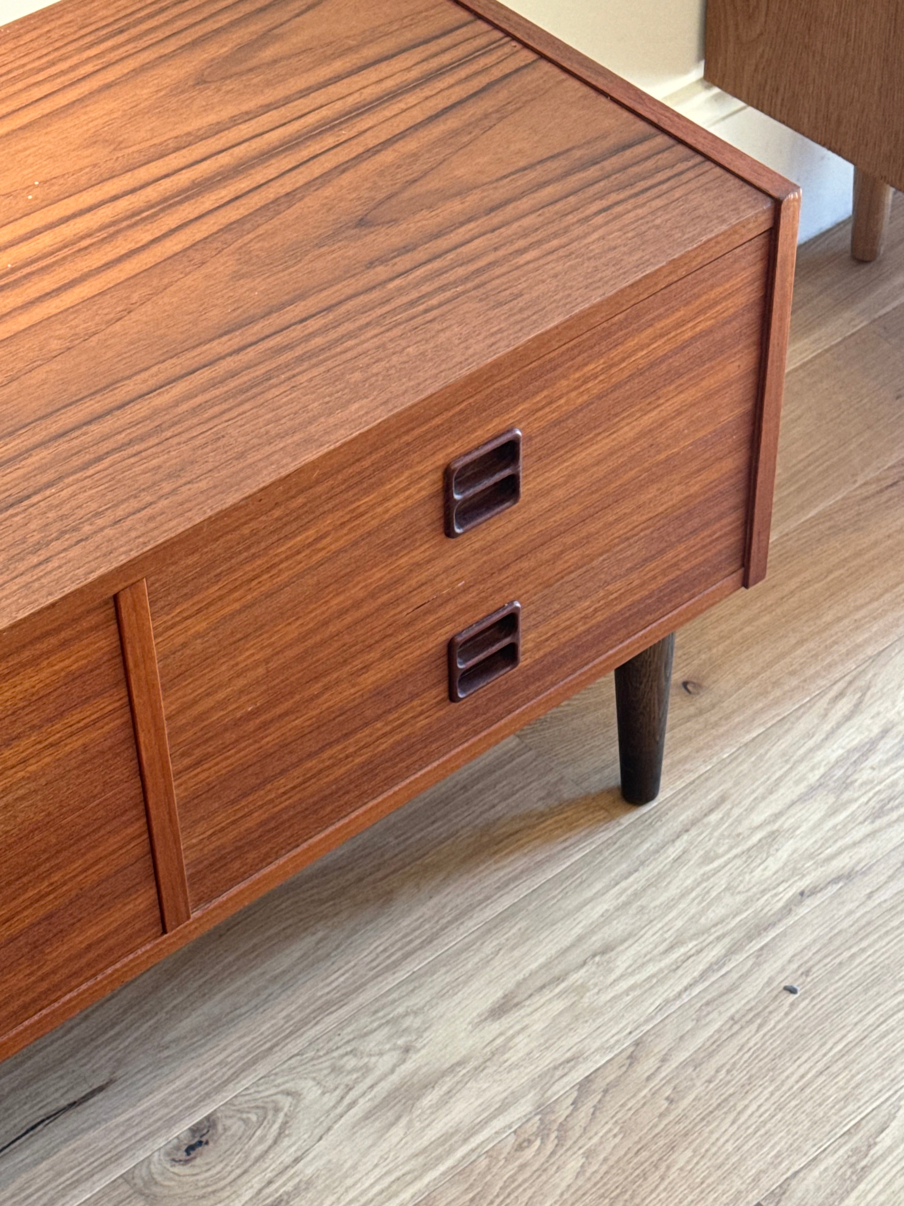 Commode scandinave basse / Meuble TV vintage « Brigitte »