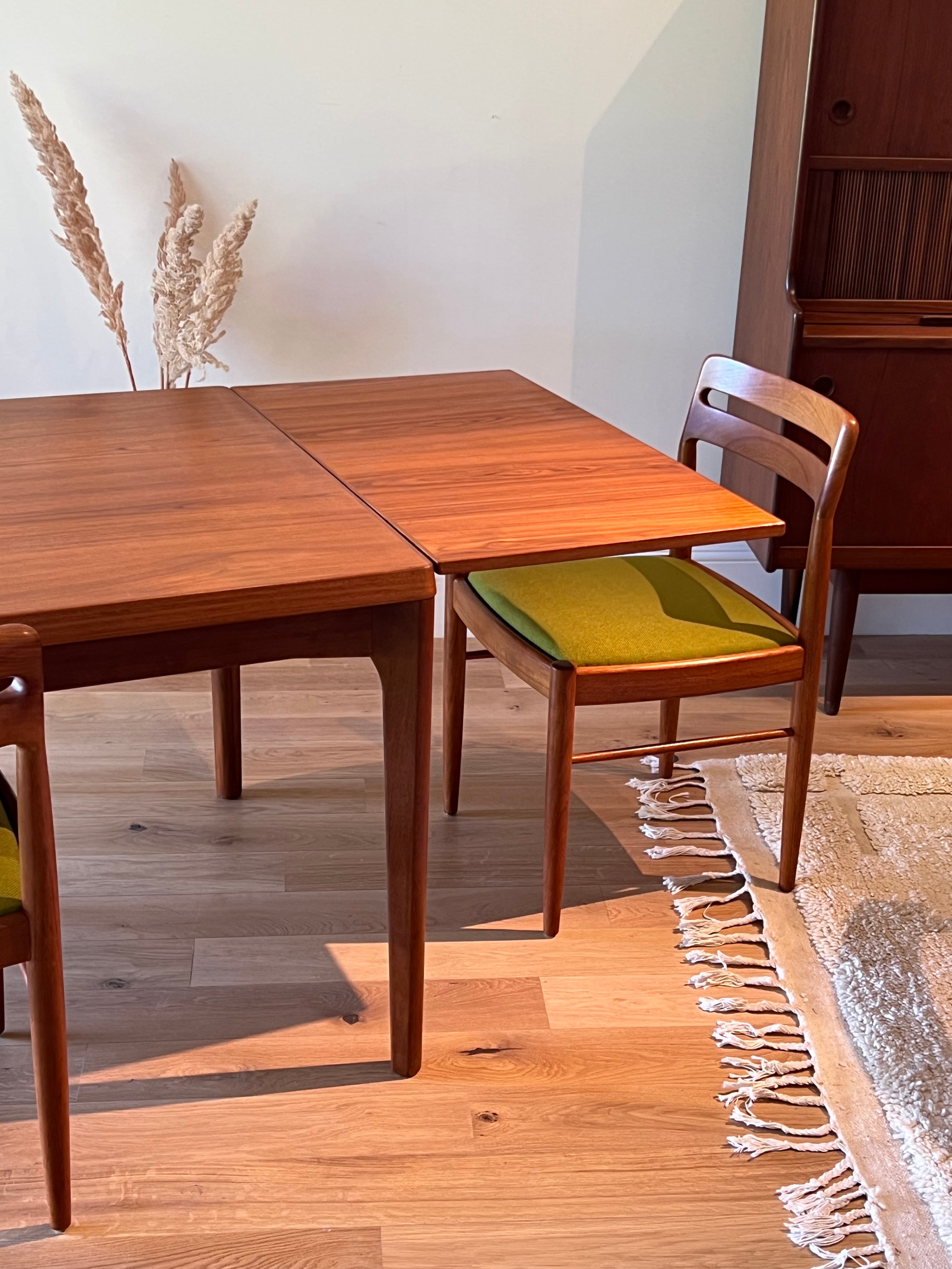 Table de salle à manger scandinave vintage en teck "Willow" de Henning Kjaernulf pour Vejle Stole