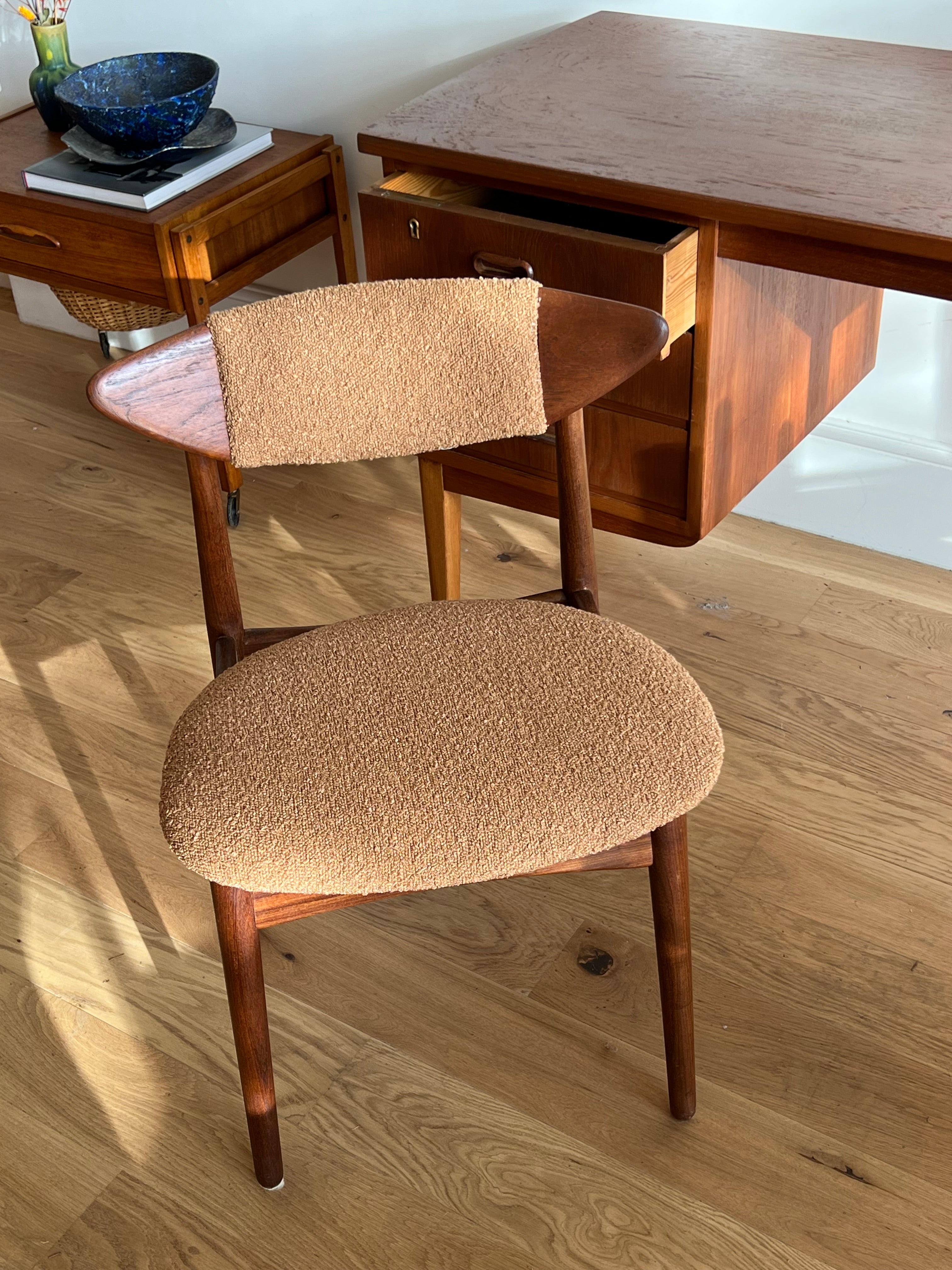 Chaise scandinave vintage en bouclette terracotta « Else »