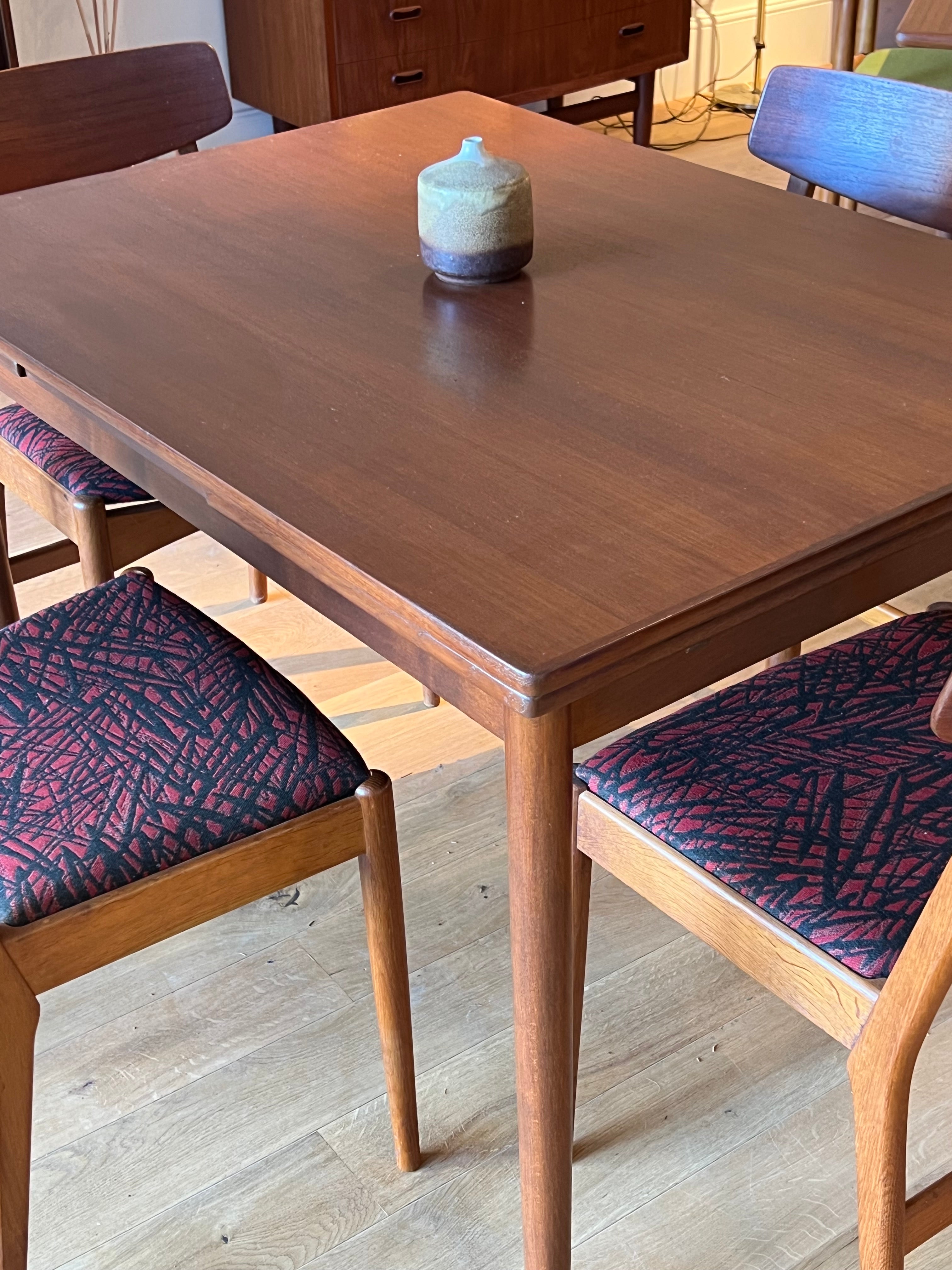 Table de salle à manger scandinave vintage "Liv"