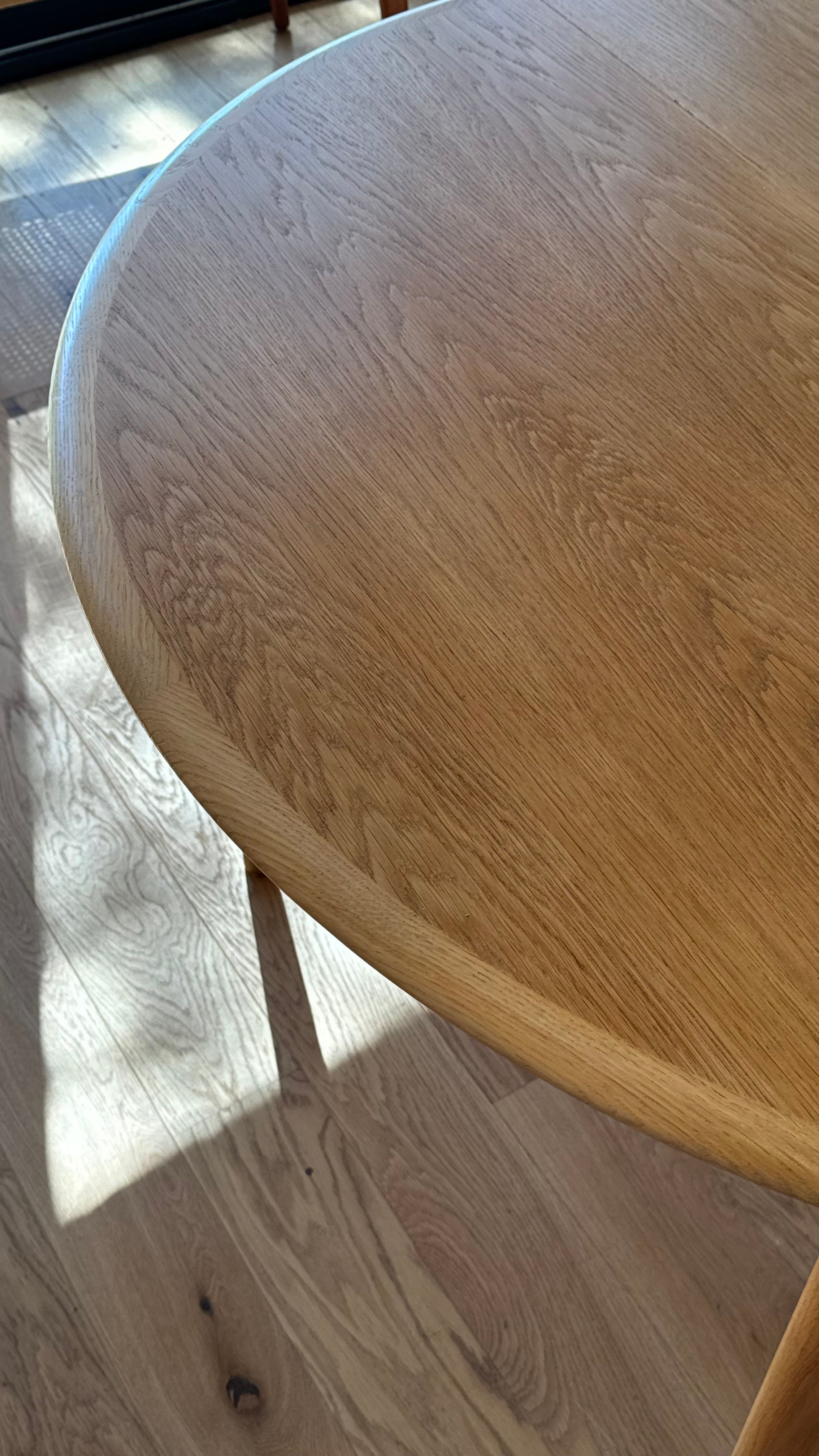 Table de salle à manger ronde en chêne clair "Ella"