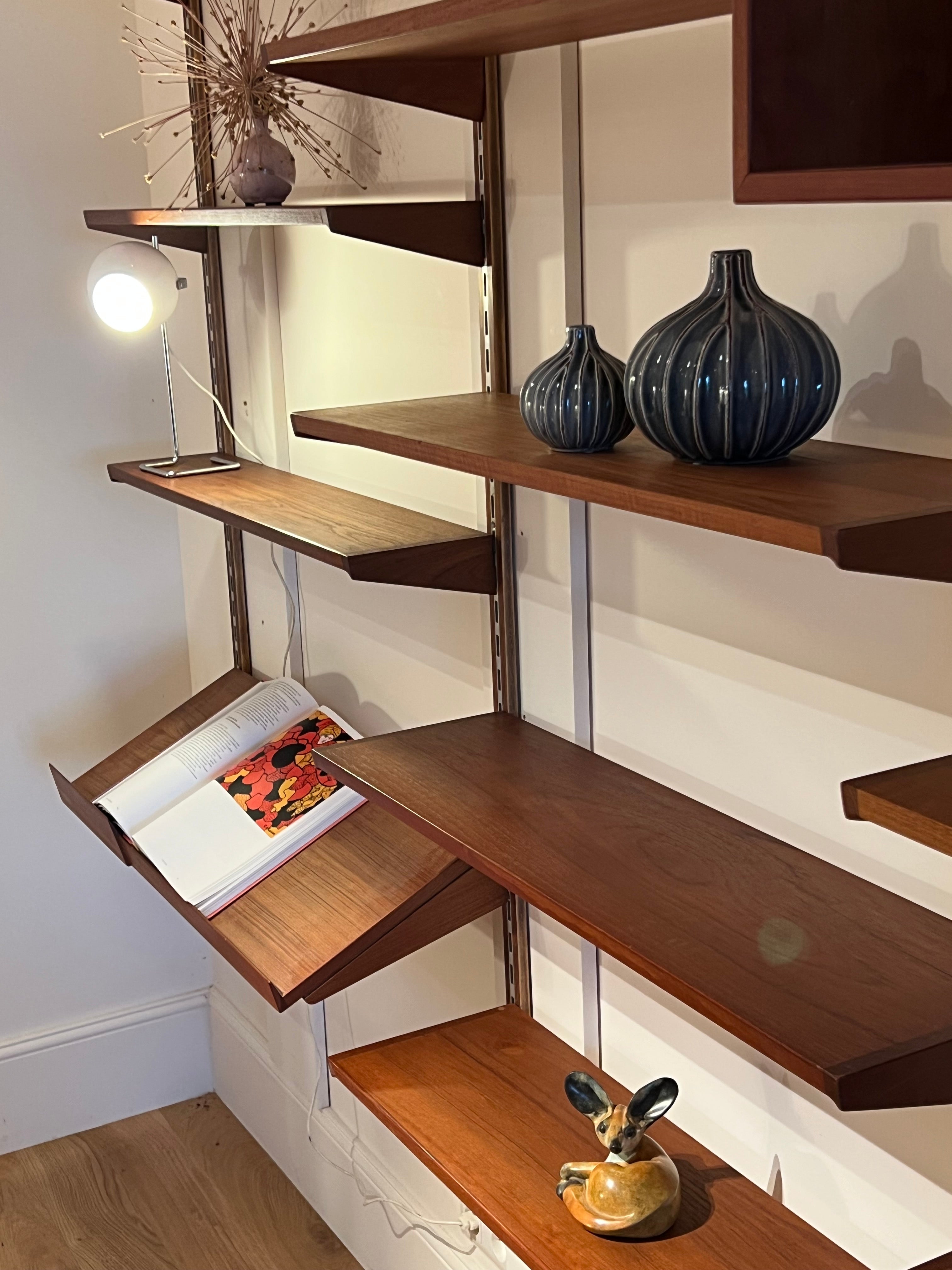 Bibliothèque suspendue scandinave vintage en teck du designer Kai Kristiansen pour FM Mobler