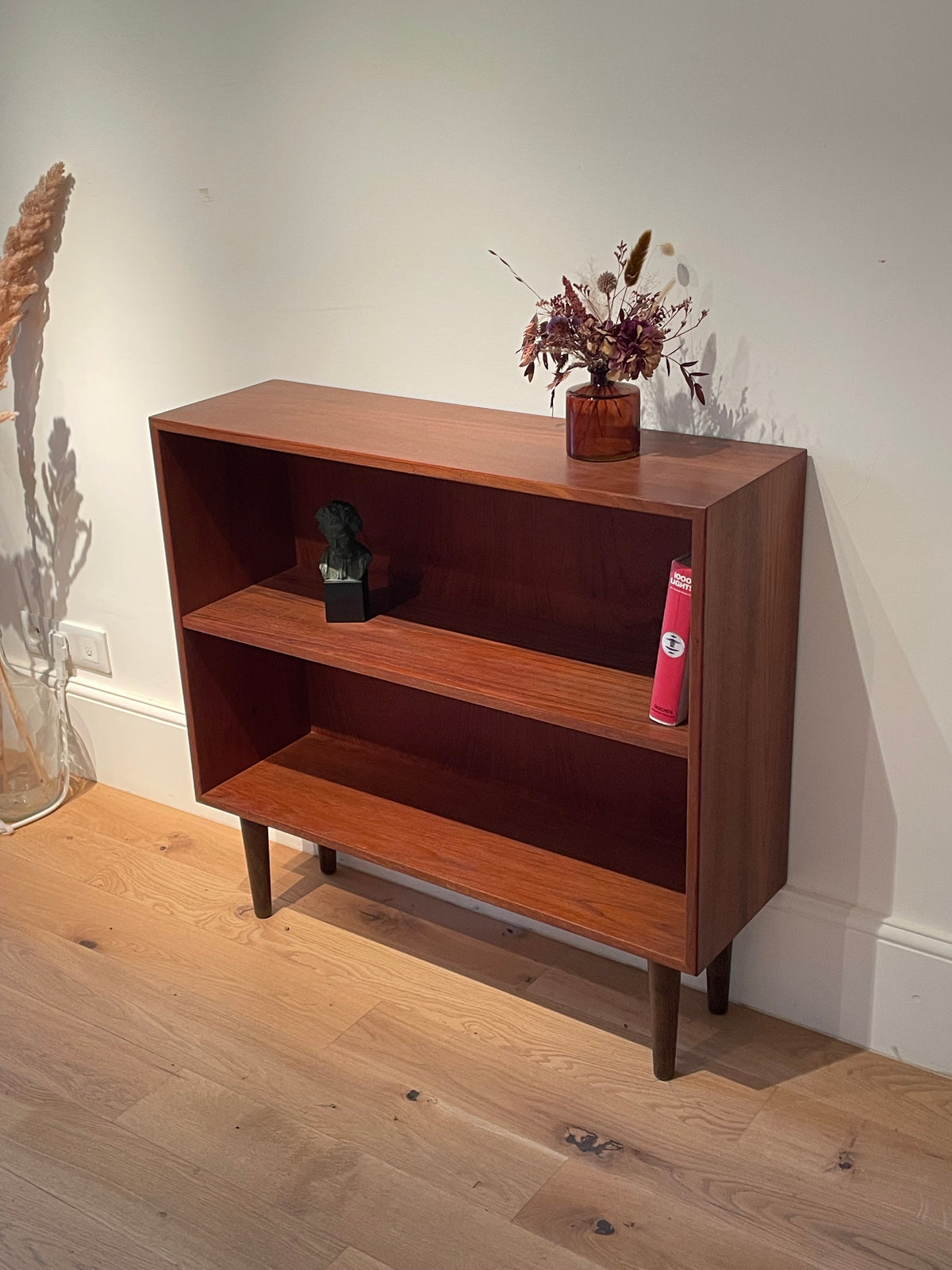Bibliothèque basse scandinave vintage en teck « Sigrid »