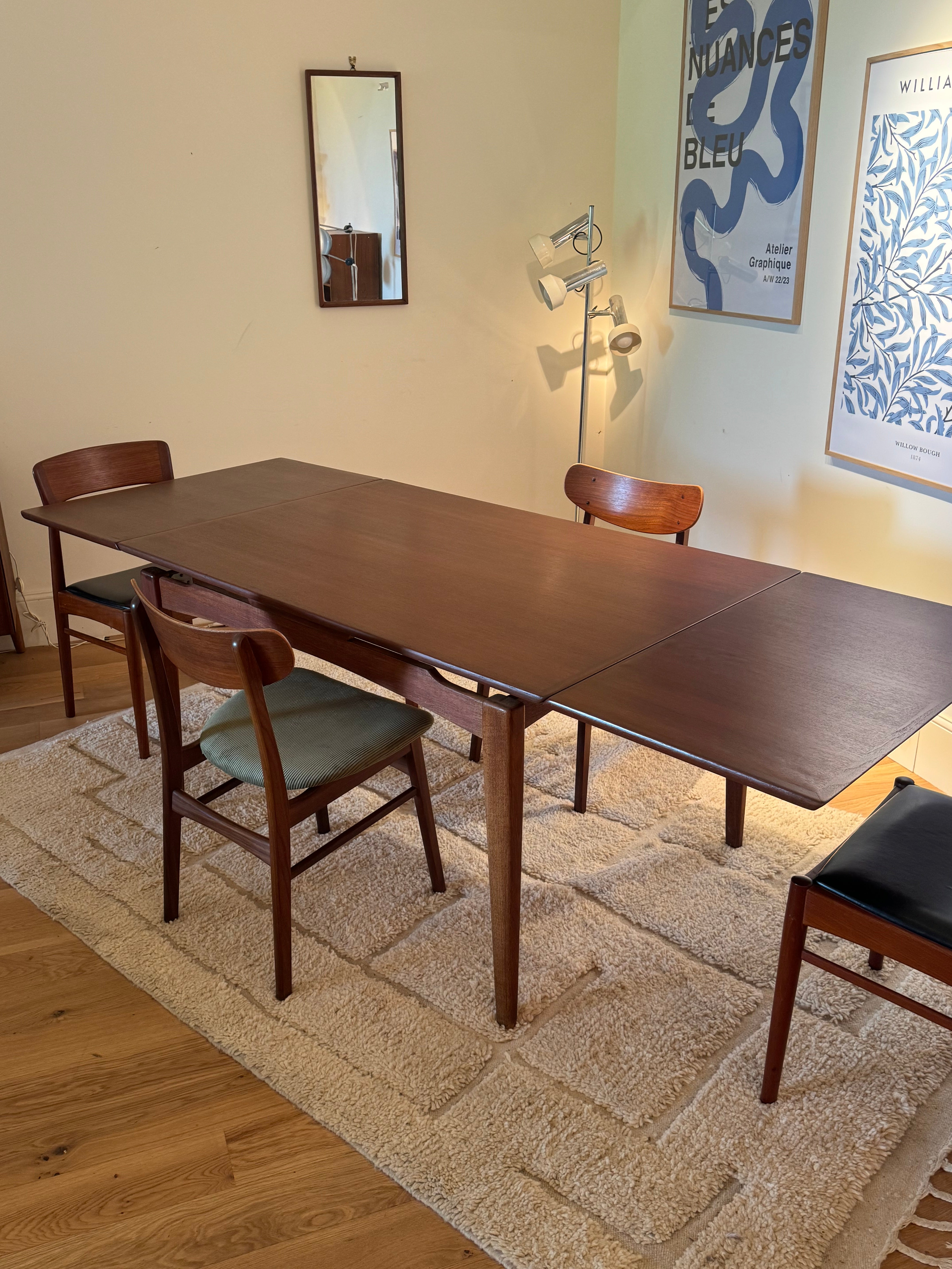 Table scandinave vintage en teck « Ursula »