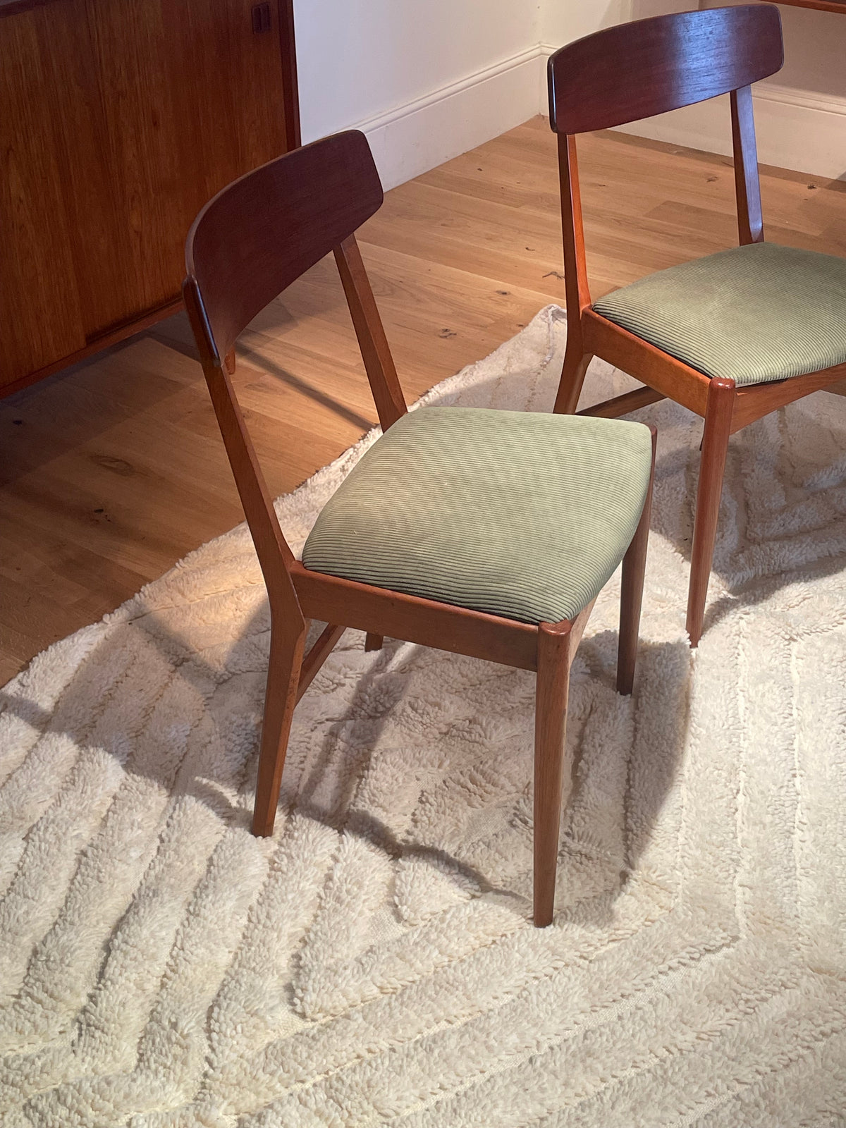 Chaise scandinave vintage "Liva" en teck (4 disponibles)