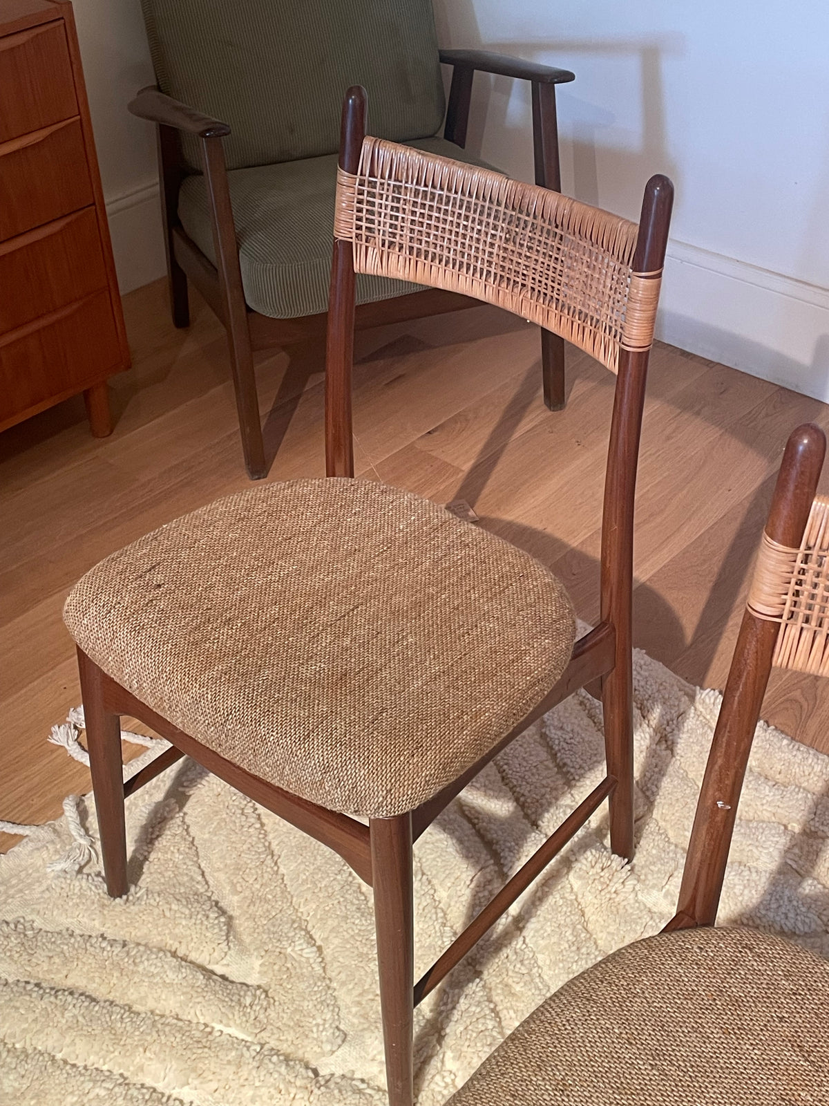 Chaise scandinave vintage "Hanne" en teck (4 disponibles)