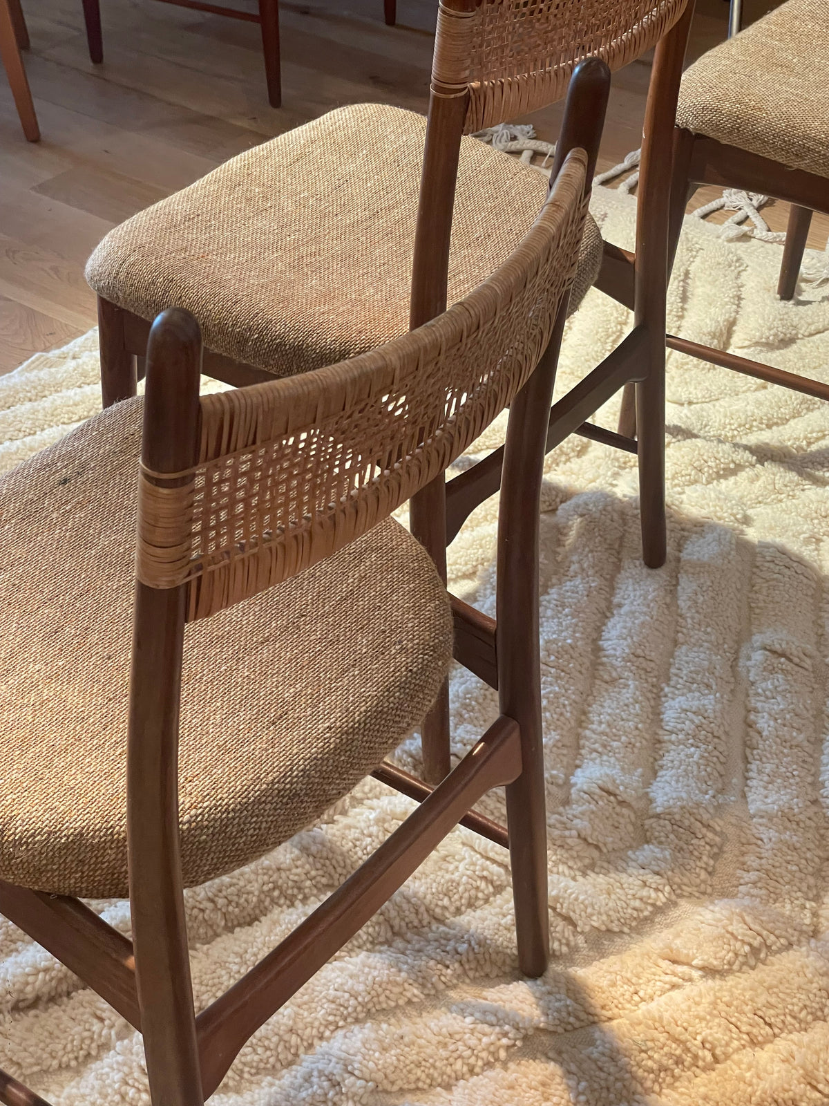 Chaise scandinave vintage "Hanne" en teck (4 disponibles)