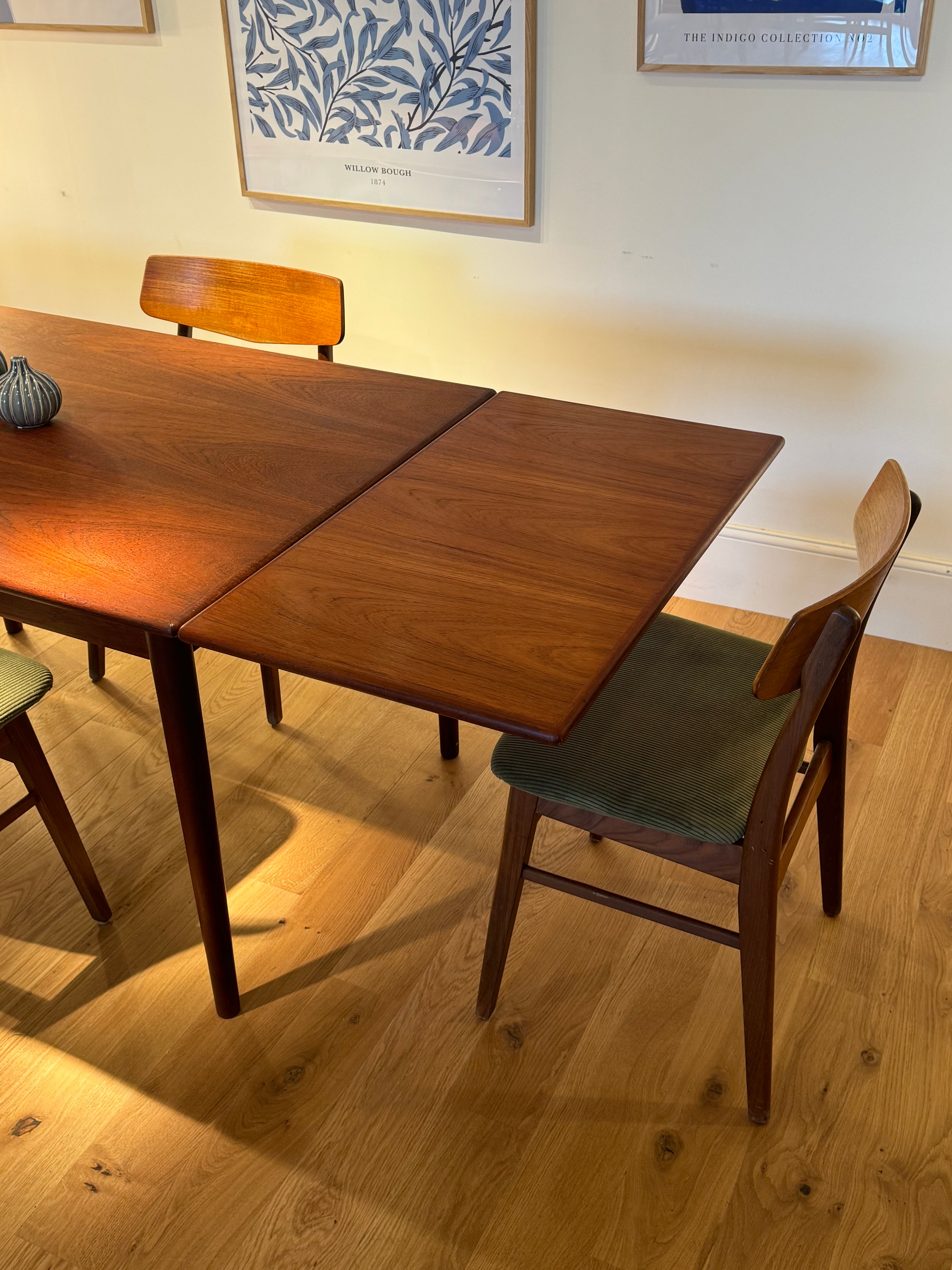 Table scandinave vintage en teck « Myrtle »