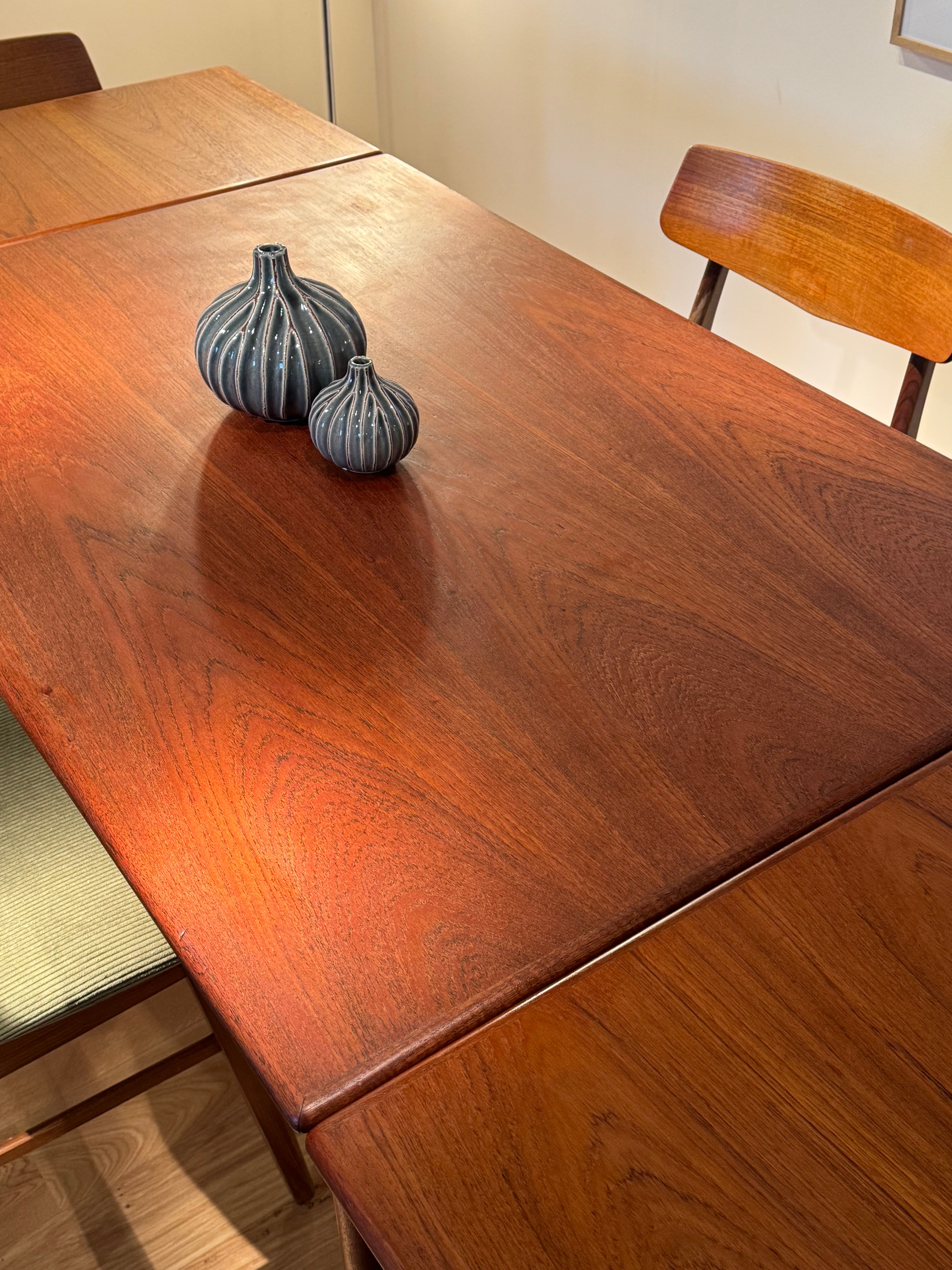 Table scandinave vintage en teck « Myrtle »