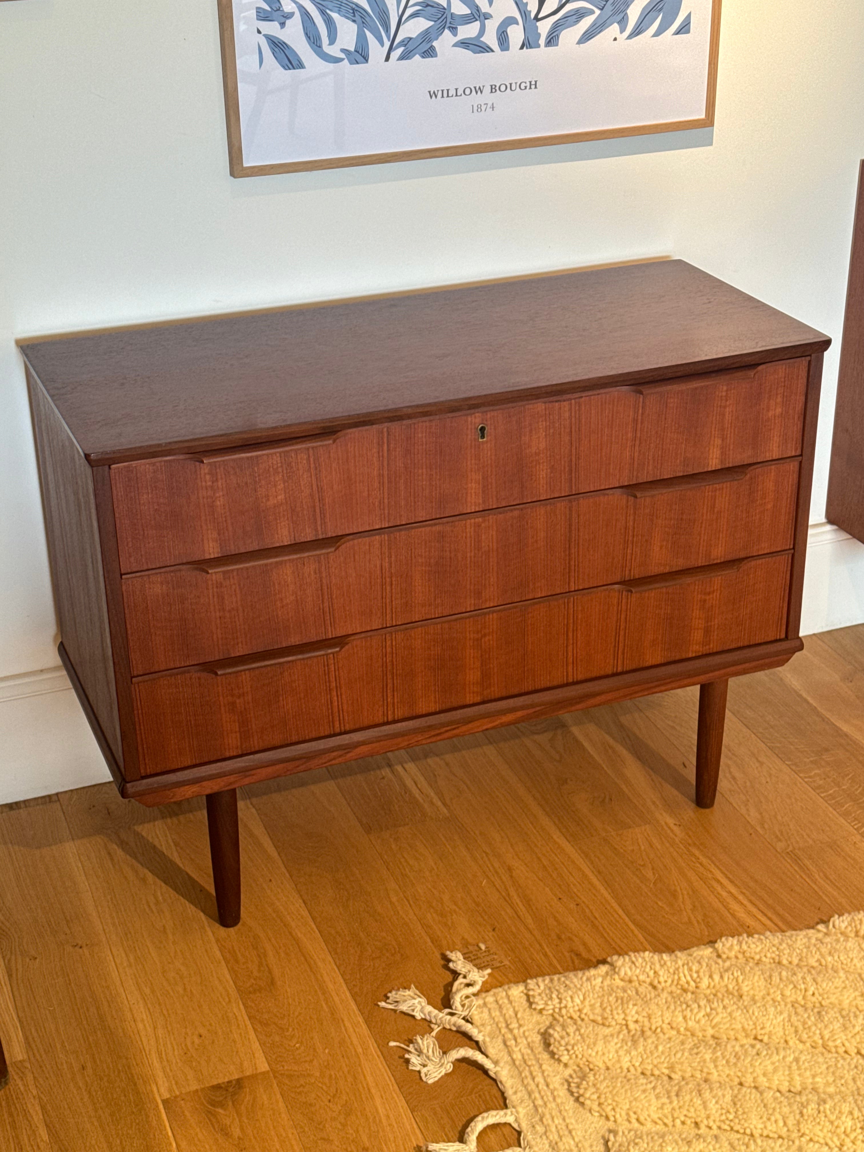 Commode scandinave vintage "Ingrid" en teck