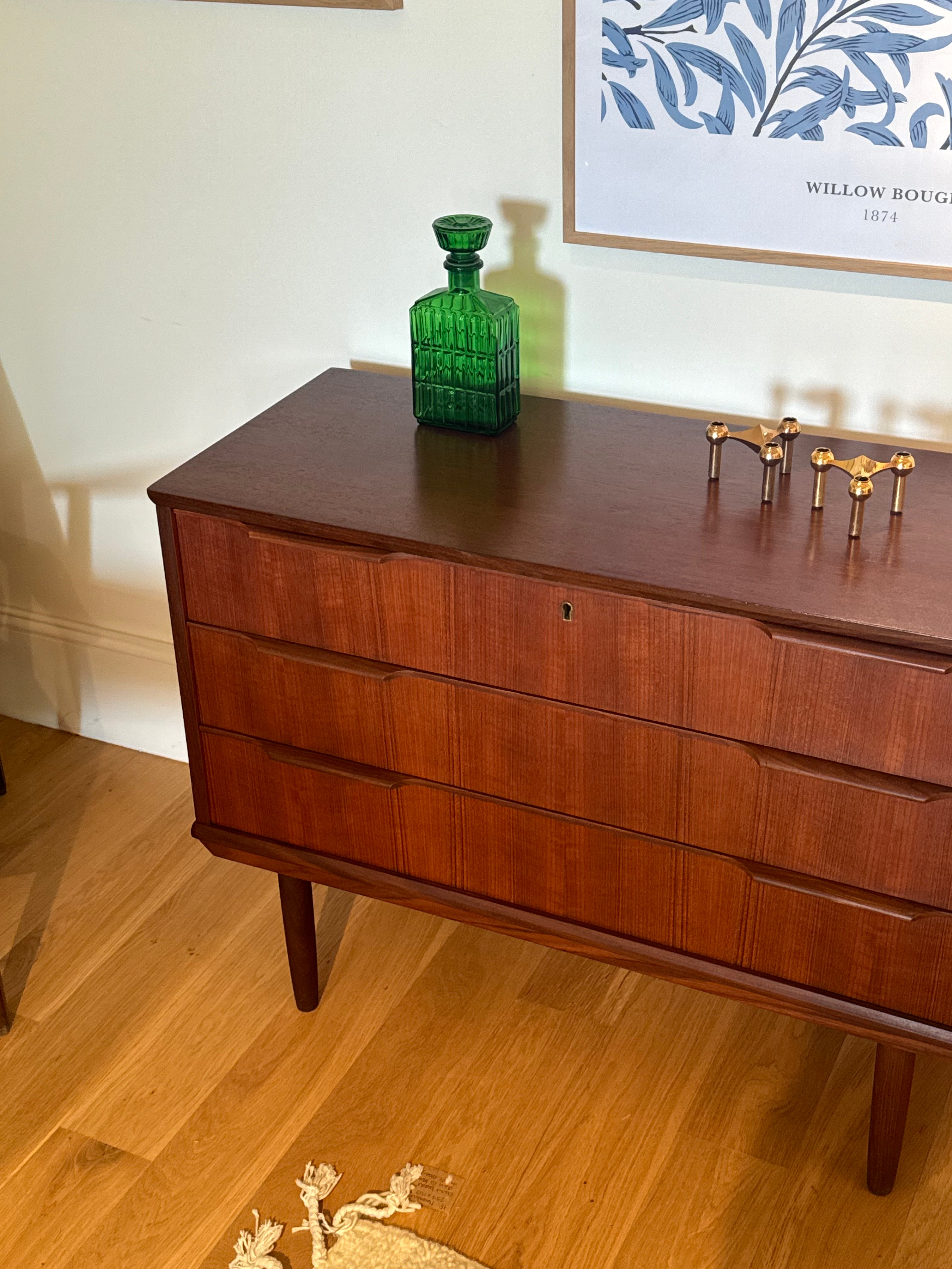 Commode scandinave vintage "Ingrid" en teck