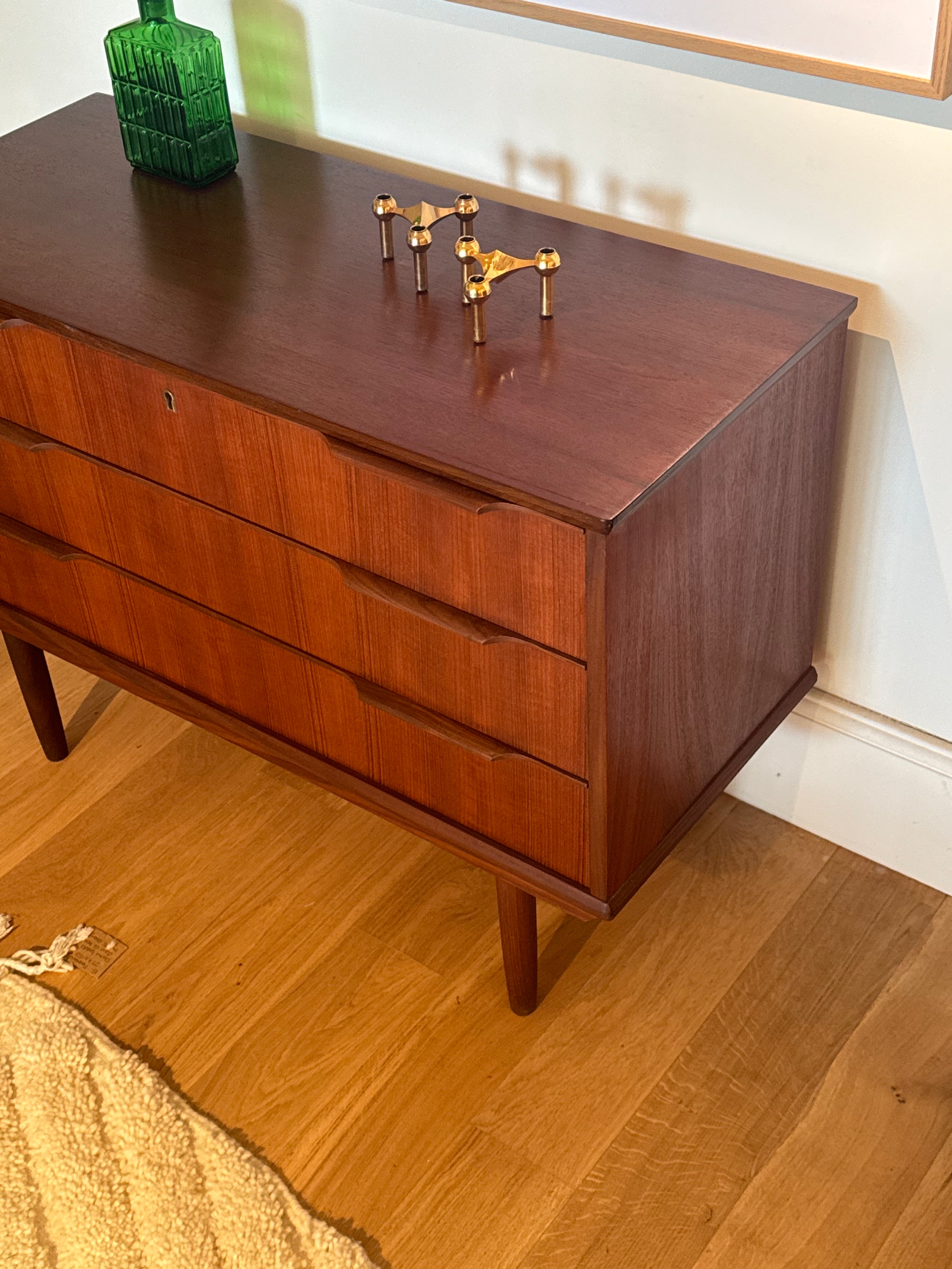 Commode scandinave vintage "Ingrid" en teck