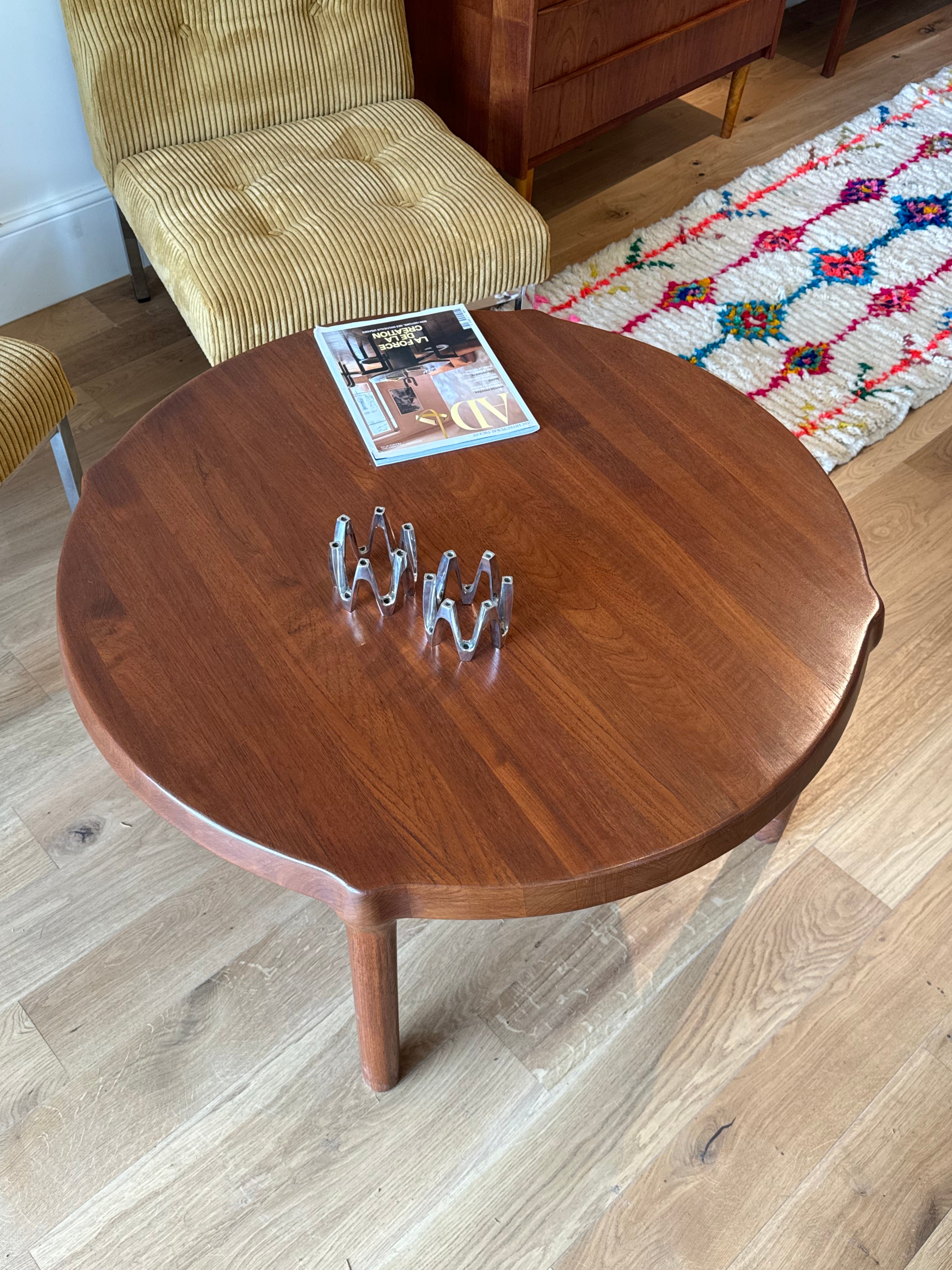 Table basse ronde scandinave vintage en teck « Ursula »