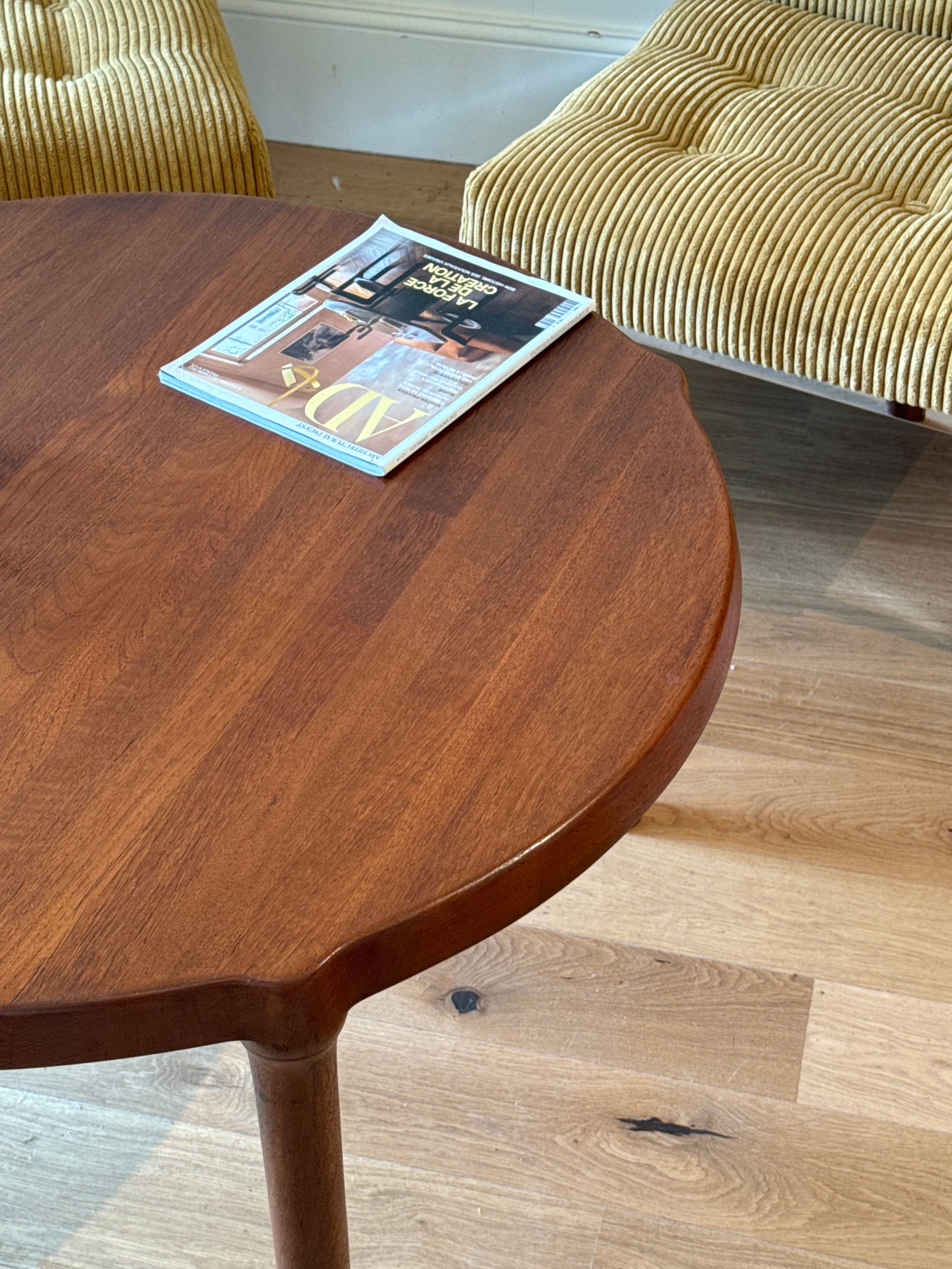 Table basse ronde scandinave vintage en teck « Ursula »