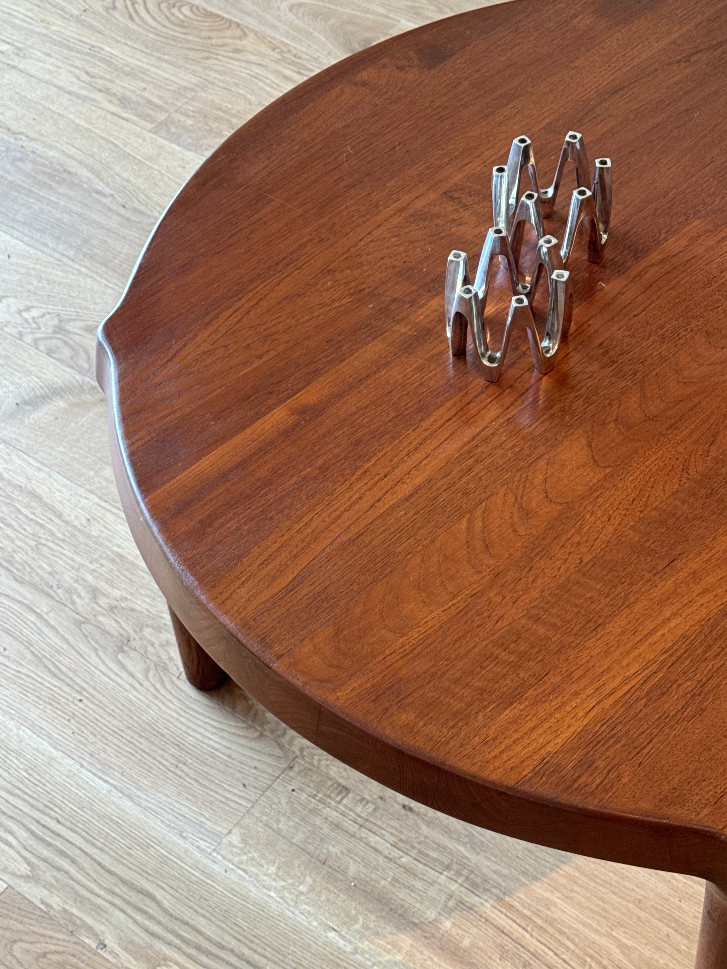 Table basse ronde scandinave vintage en teck « Ursula »