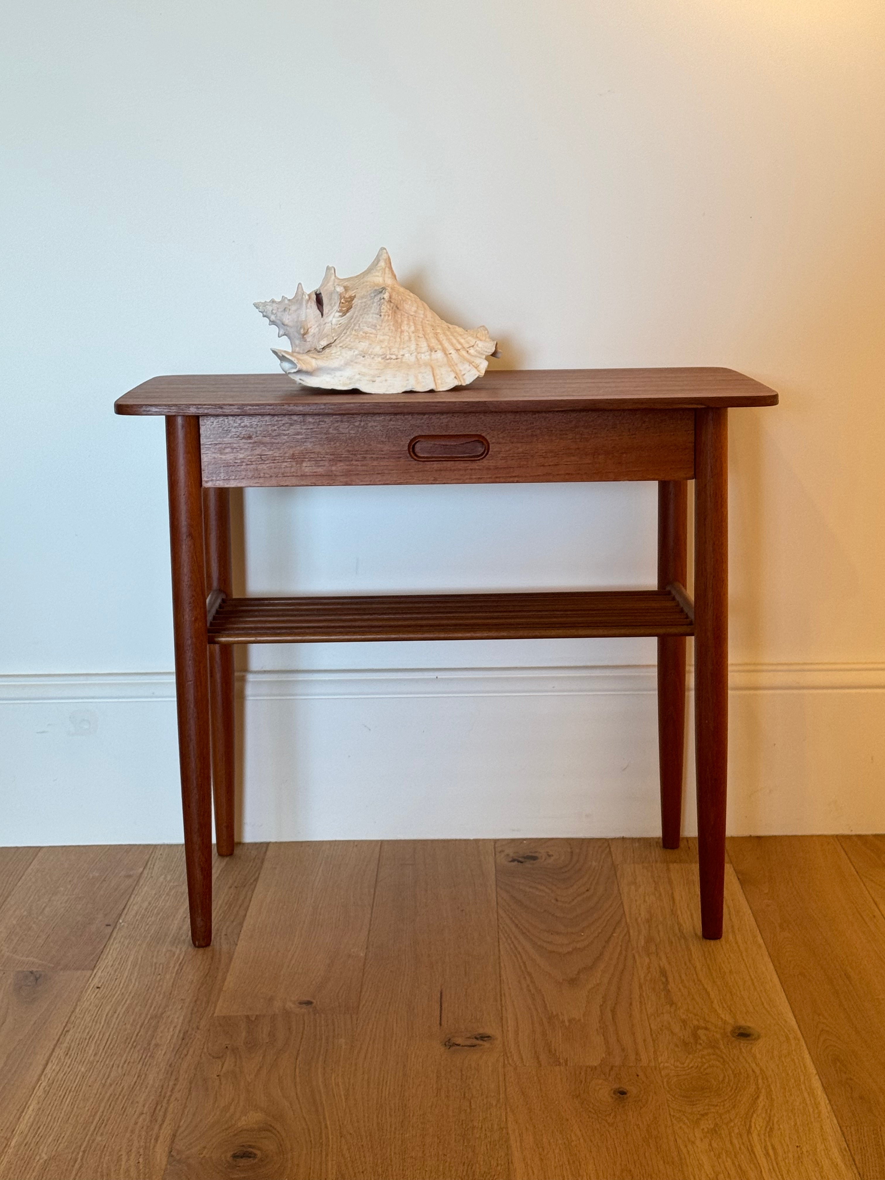Table de chevet scandinave vintage "Asta"