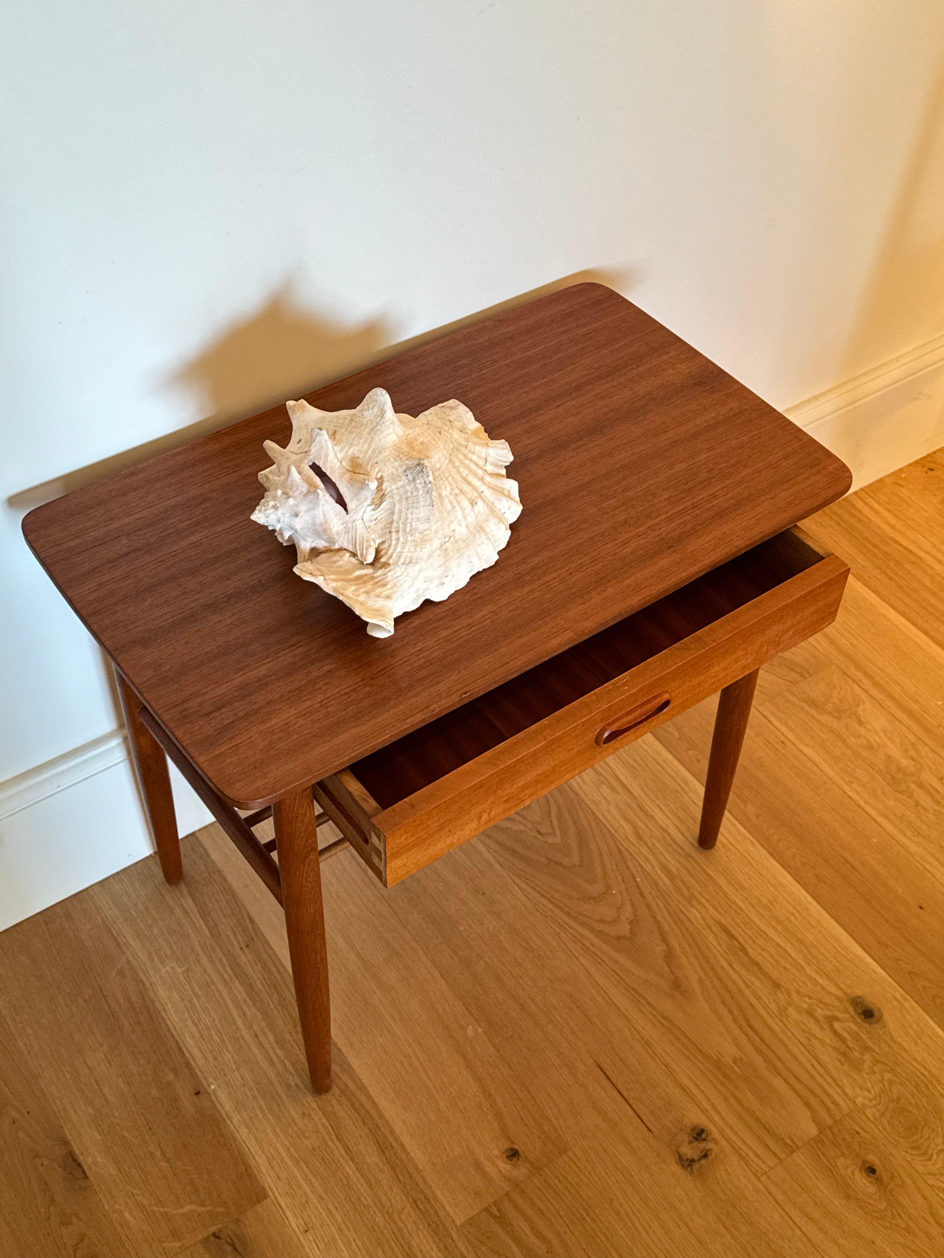 Table de chevet scandinave vintage "Asta"
