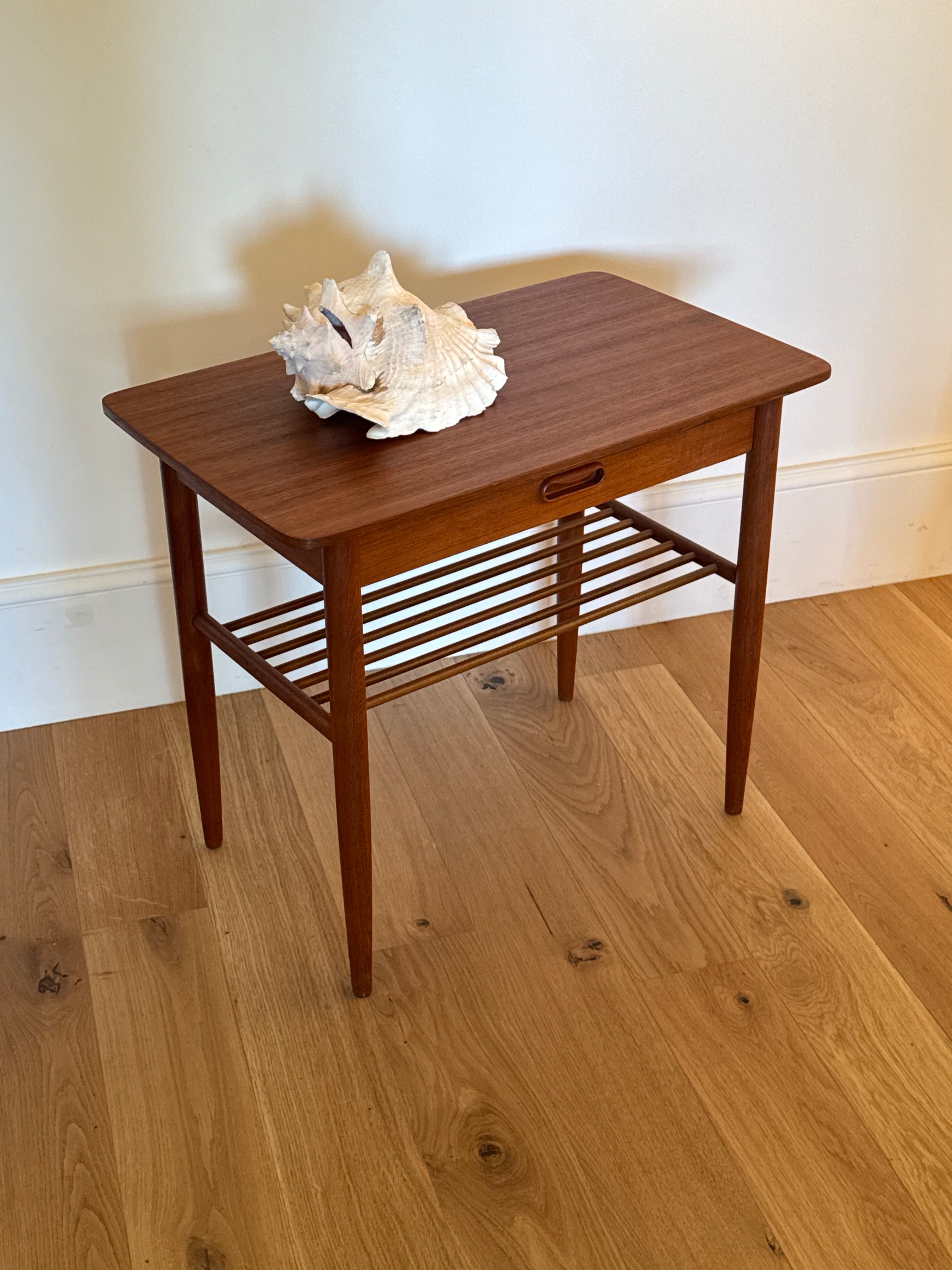 Table de chevet scandinave vintage "Asta"