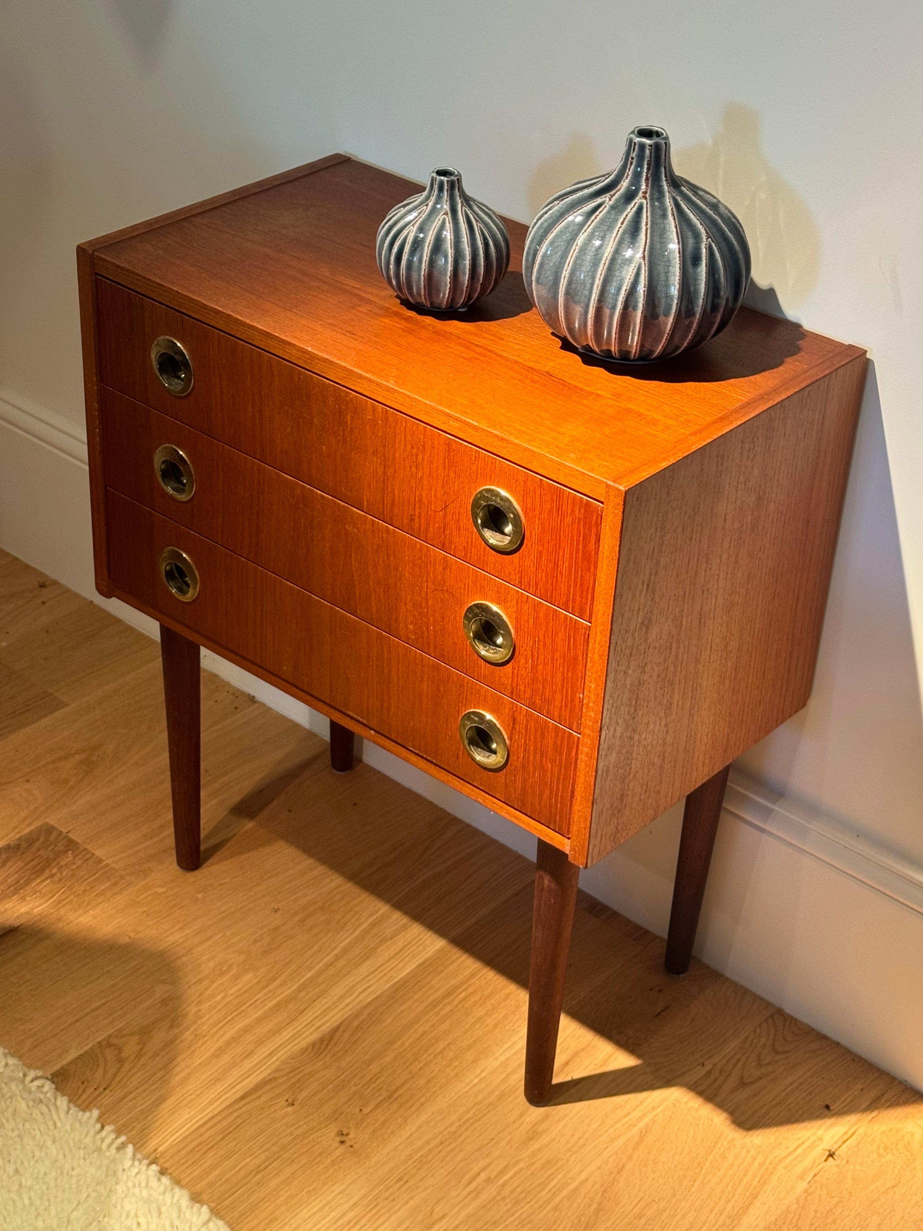 Petite commode scandinave vintage "Marozia"