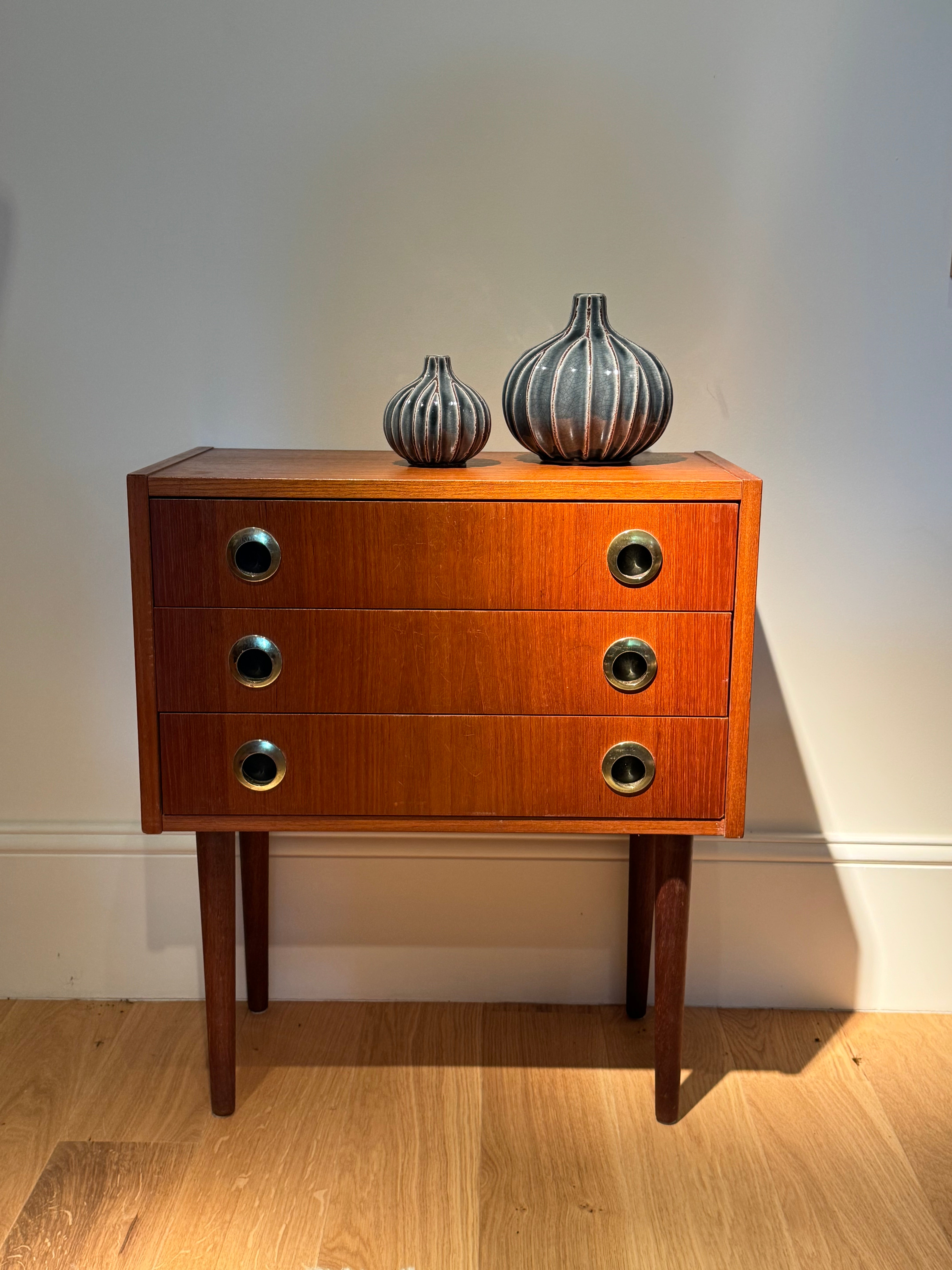 Petite commode scandinave vintage "Marozia"