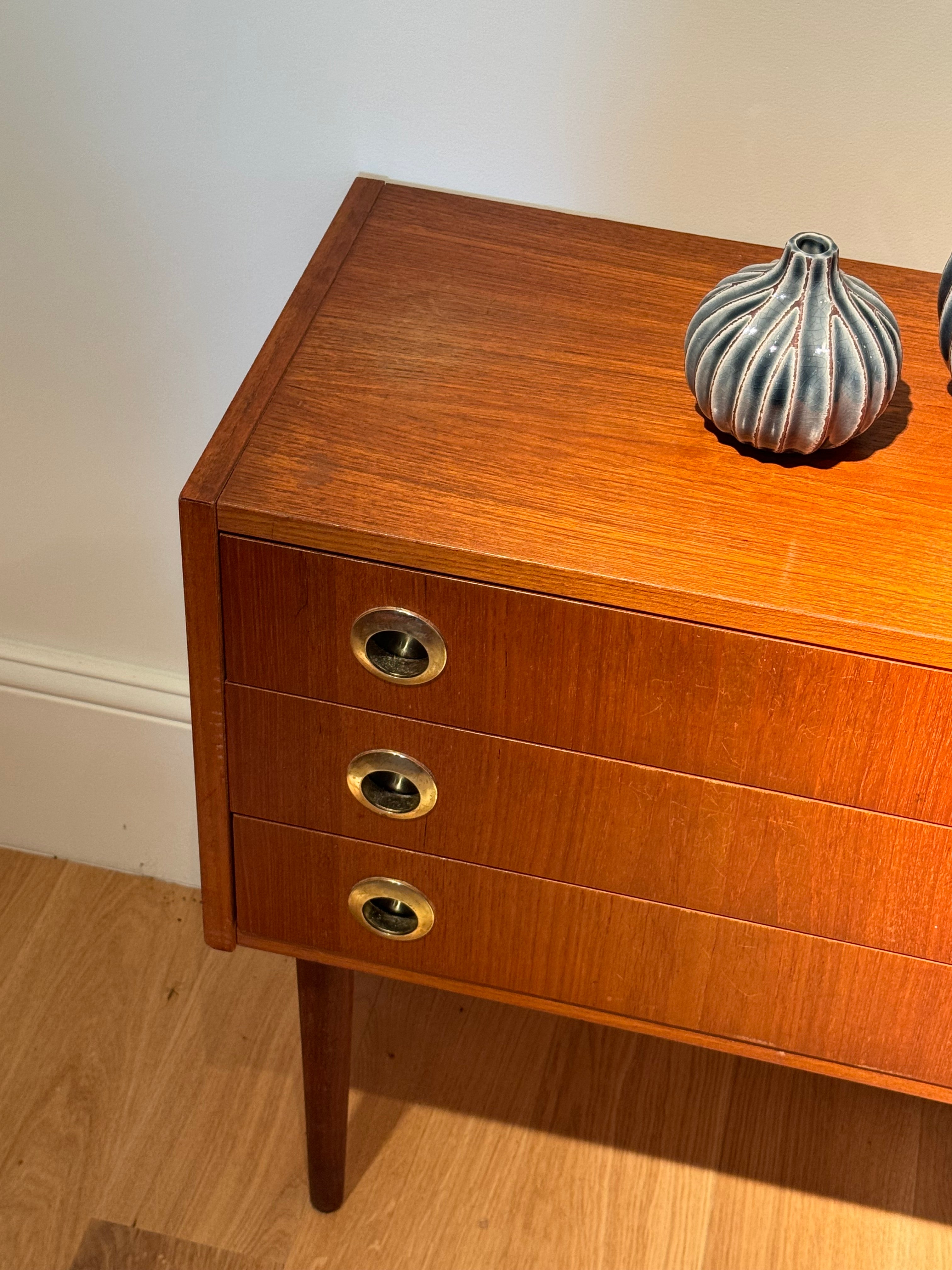 Petite commode scandinave vintage "Marozia"