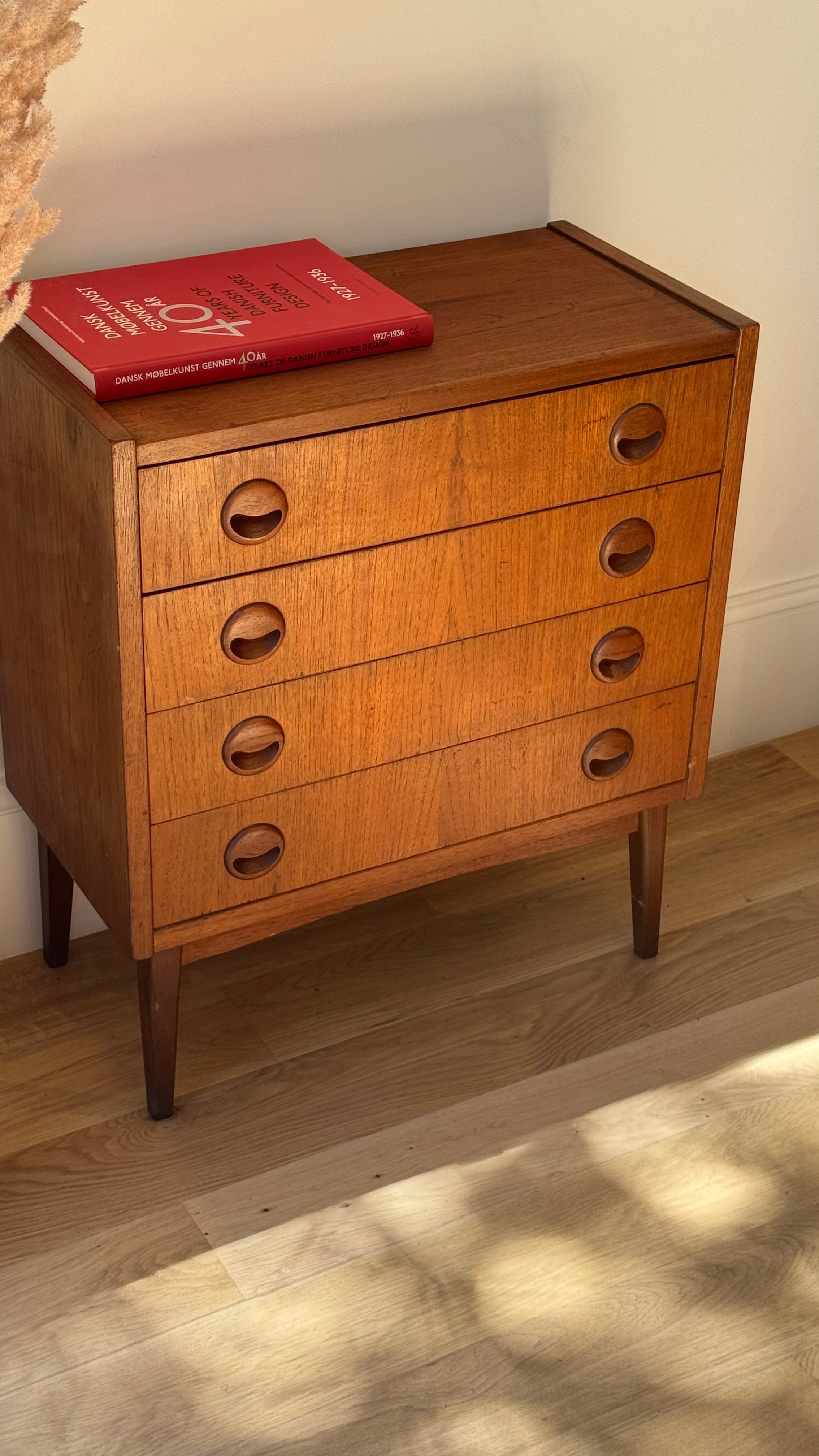 Petite commode scandinave vintage "Mai"