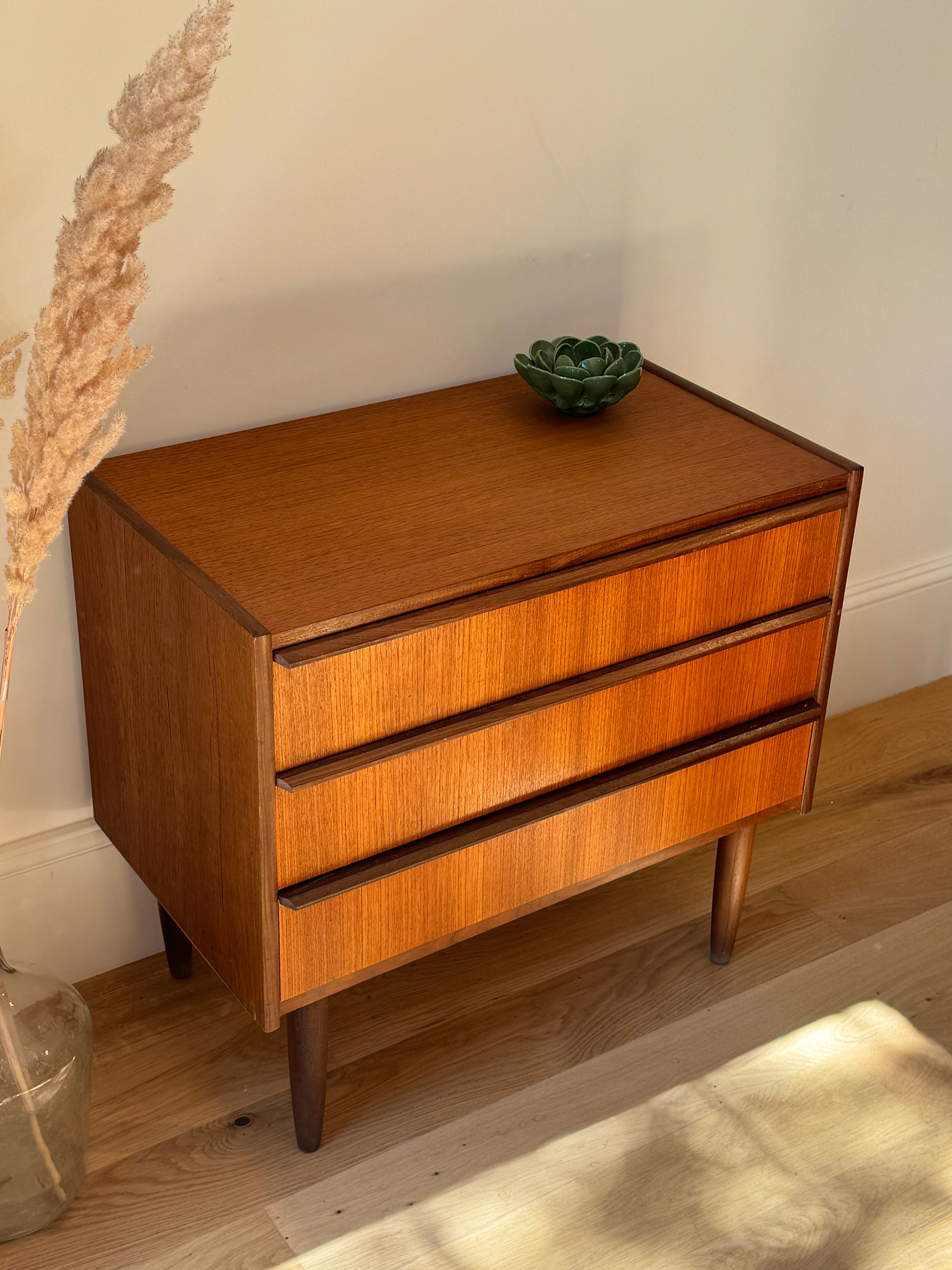 Petite commode vintage scandinave "Hillevi "