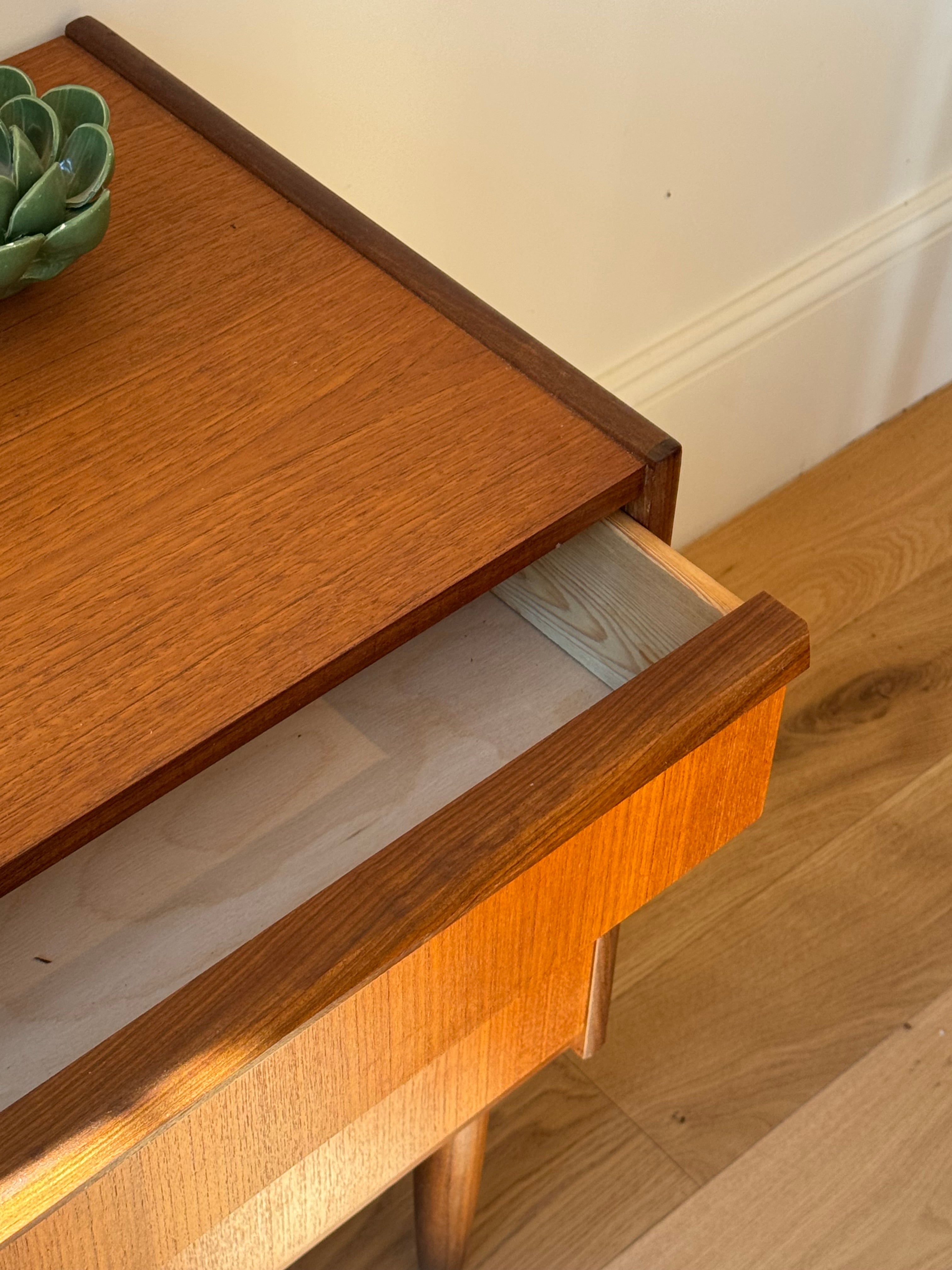 Petite commode vintage scandinave "Hillevi "