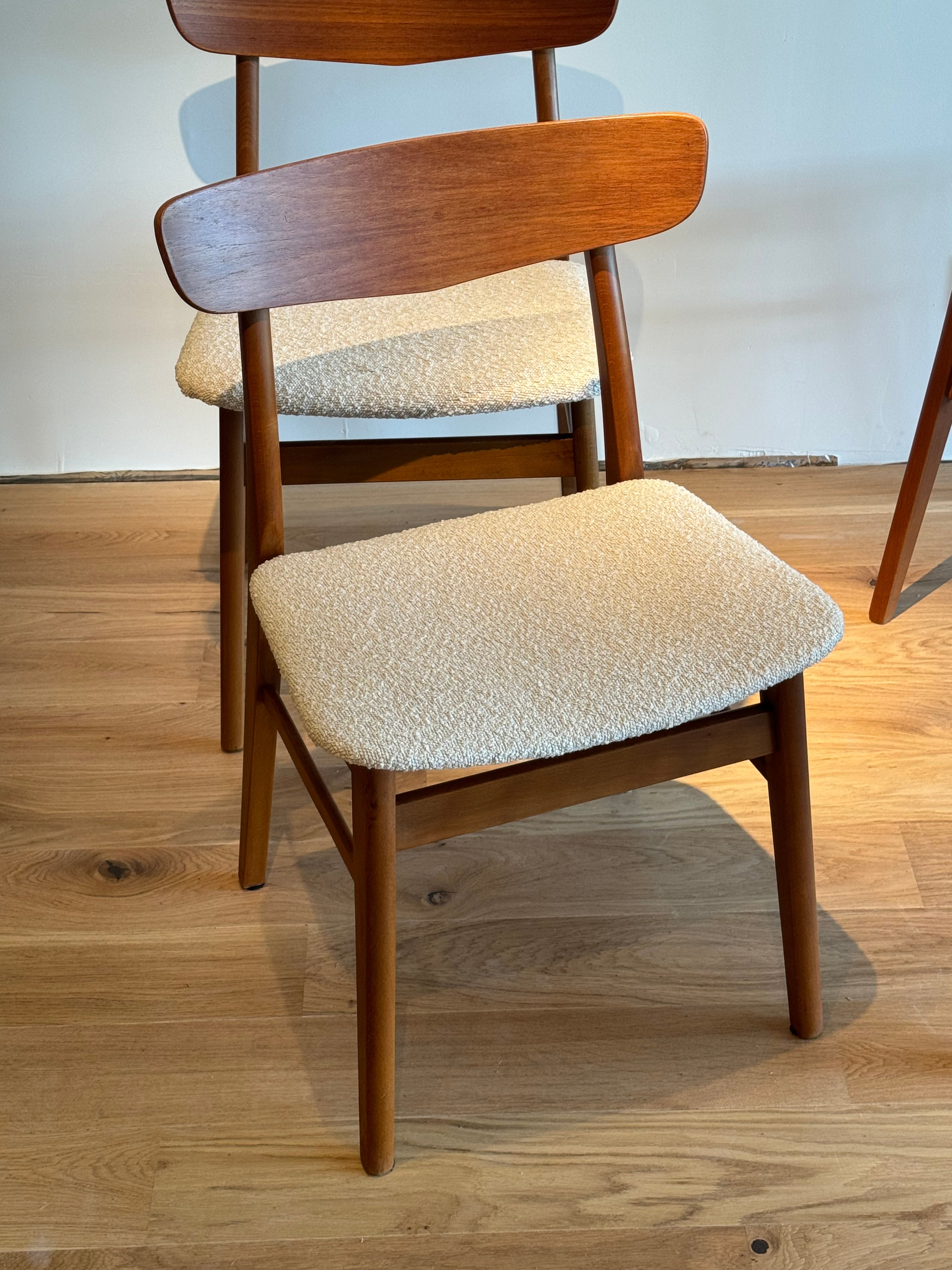Chaises scandinaves vintage « Greta » en bouclette beige