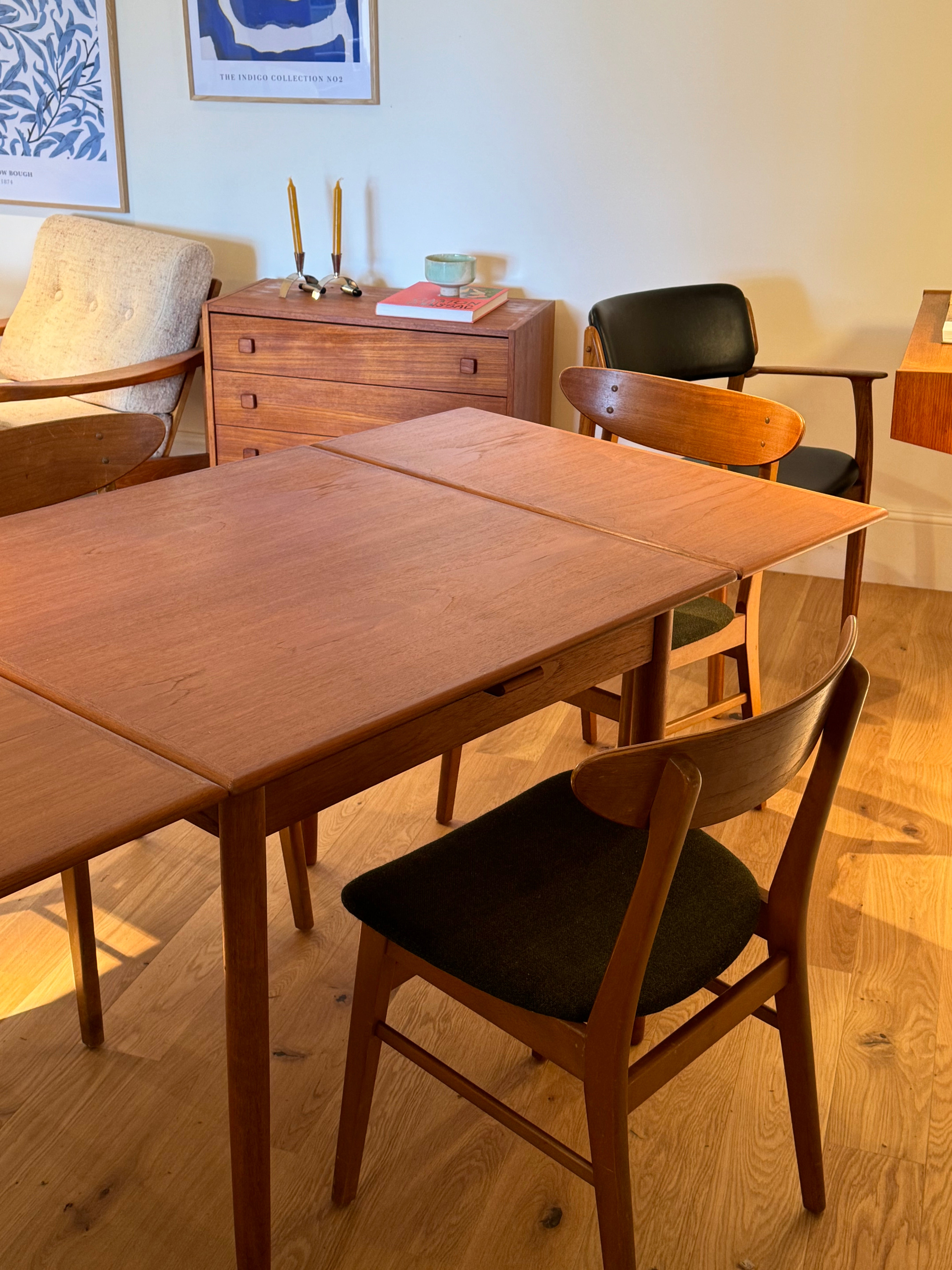 Suite de 4 chaises Frastrup 210 "Alma" en lainage vert d'origine