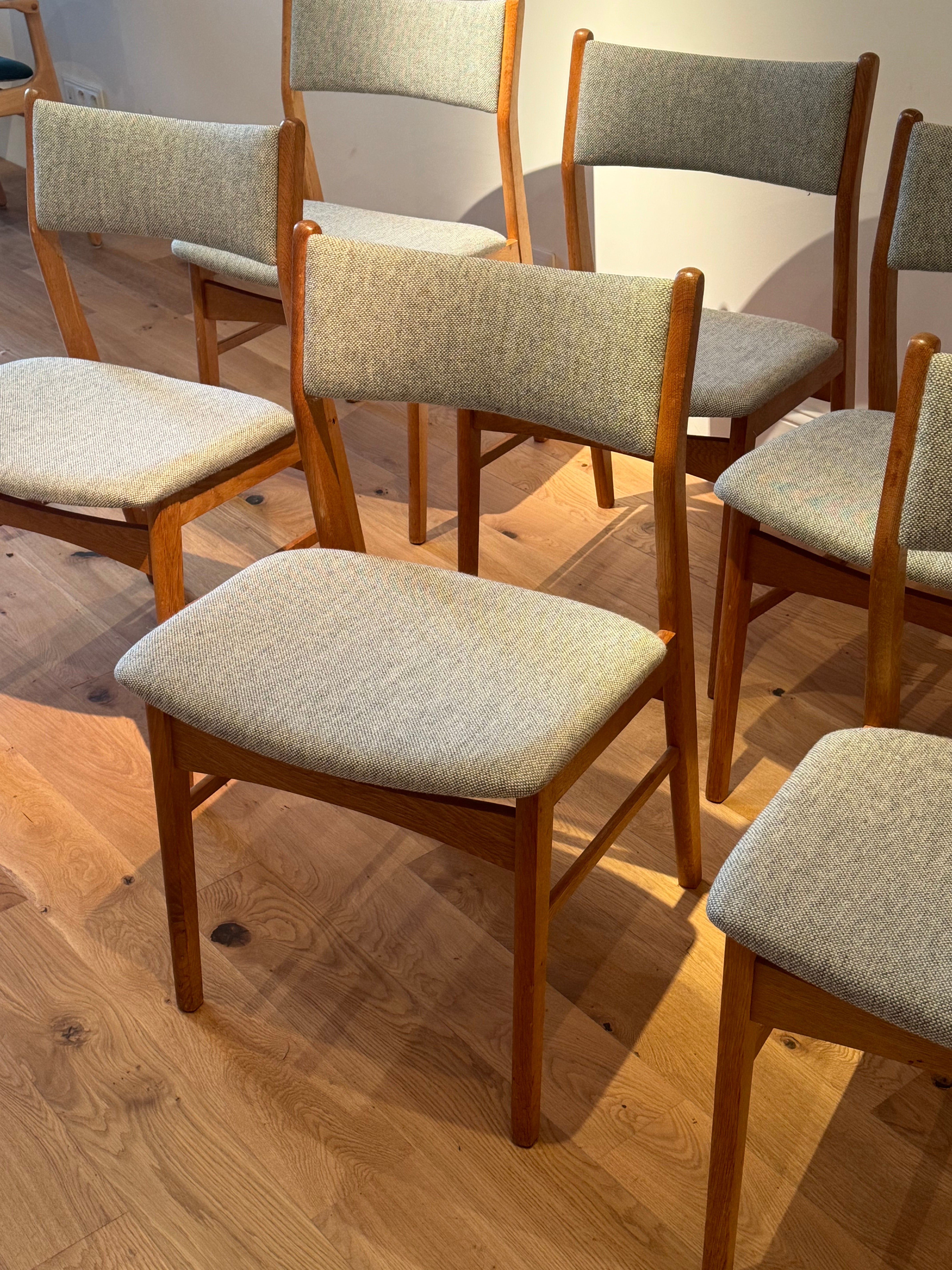 Suite de 6 chaises scandinaves vintage en chêne « Chrisna » »