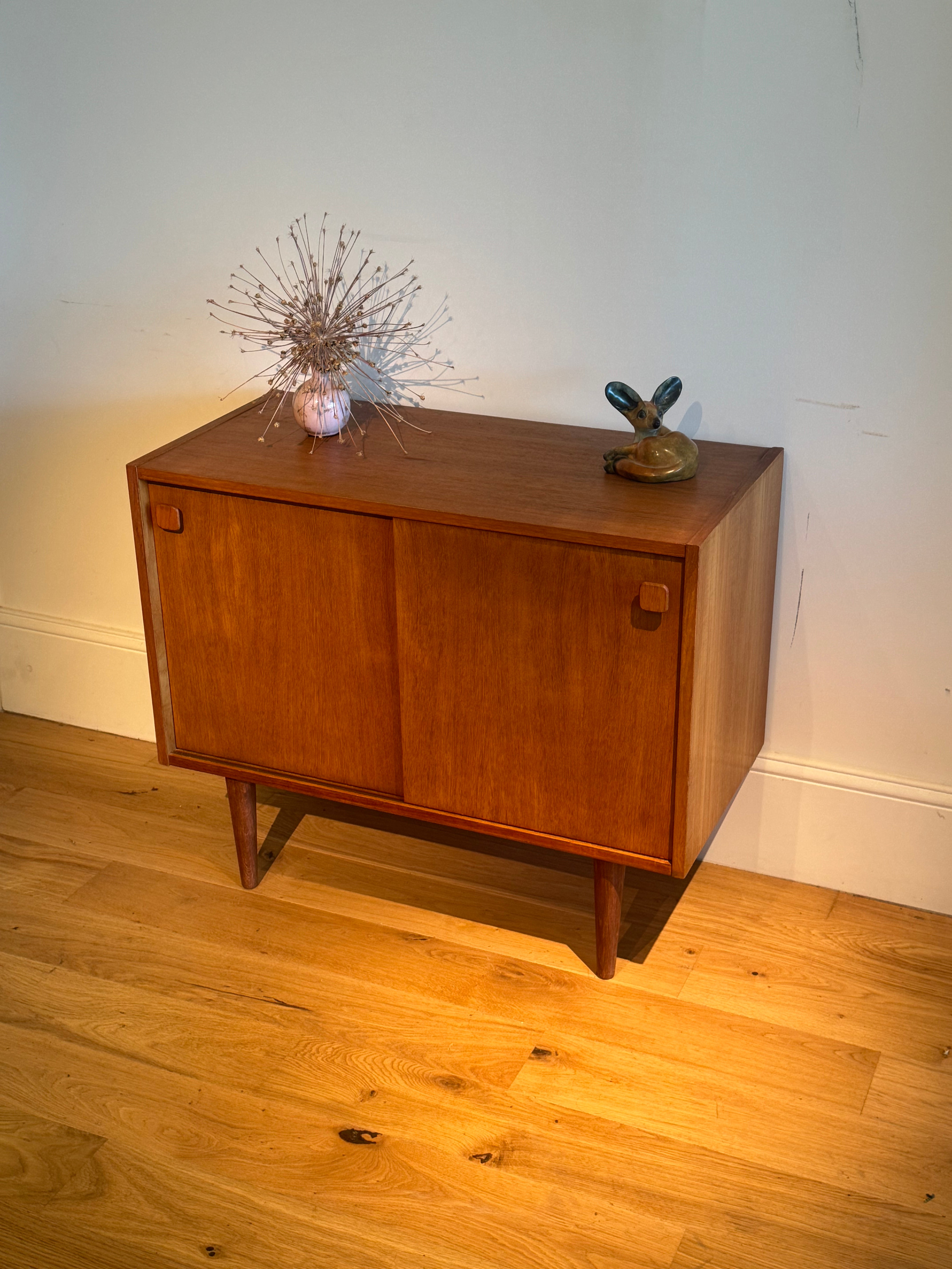 Enfilade scandinave vintage en teck "Nora"