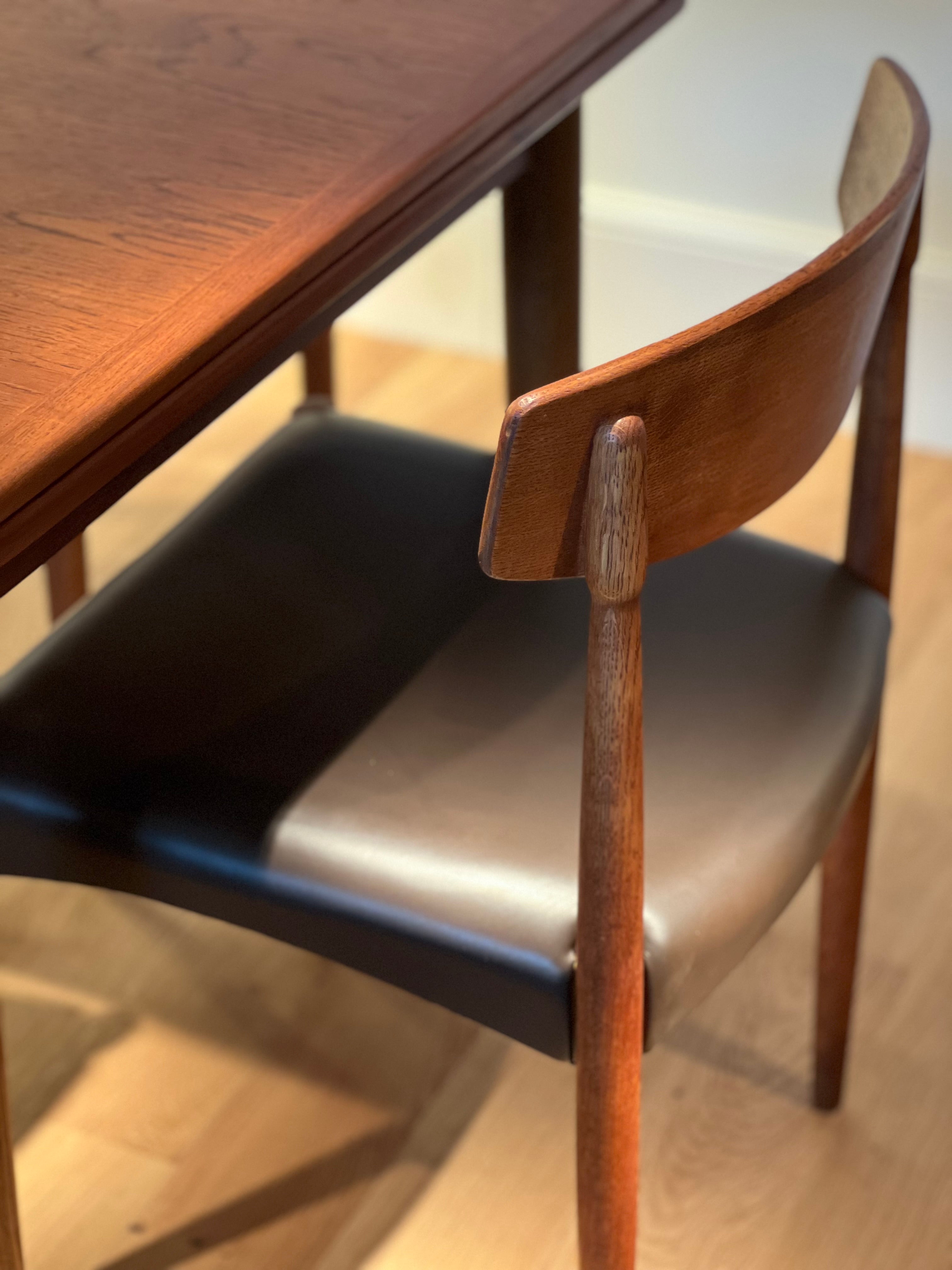 Suite de 4 chaises scandinave vintage en chêne "Huldra"