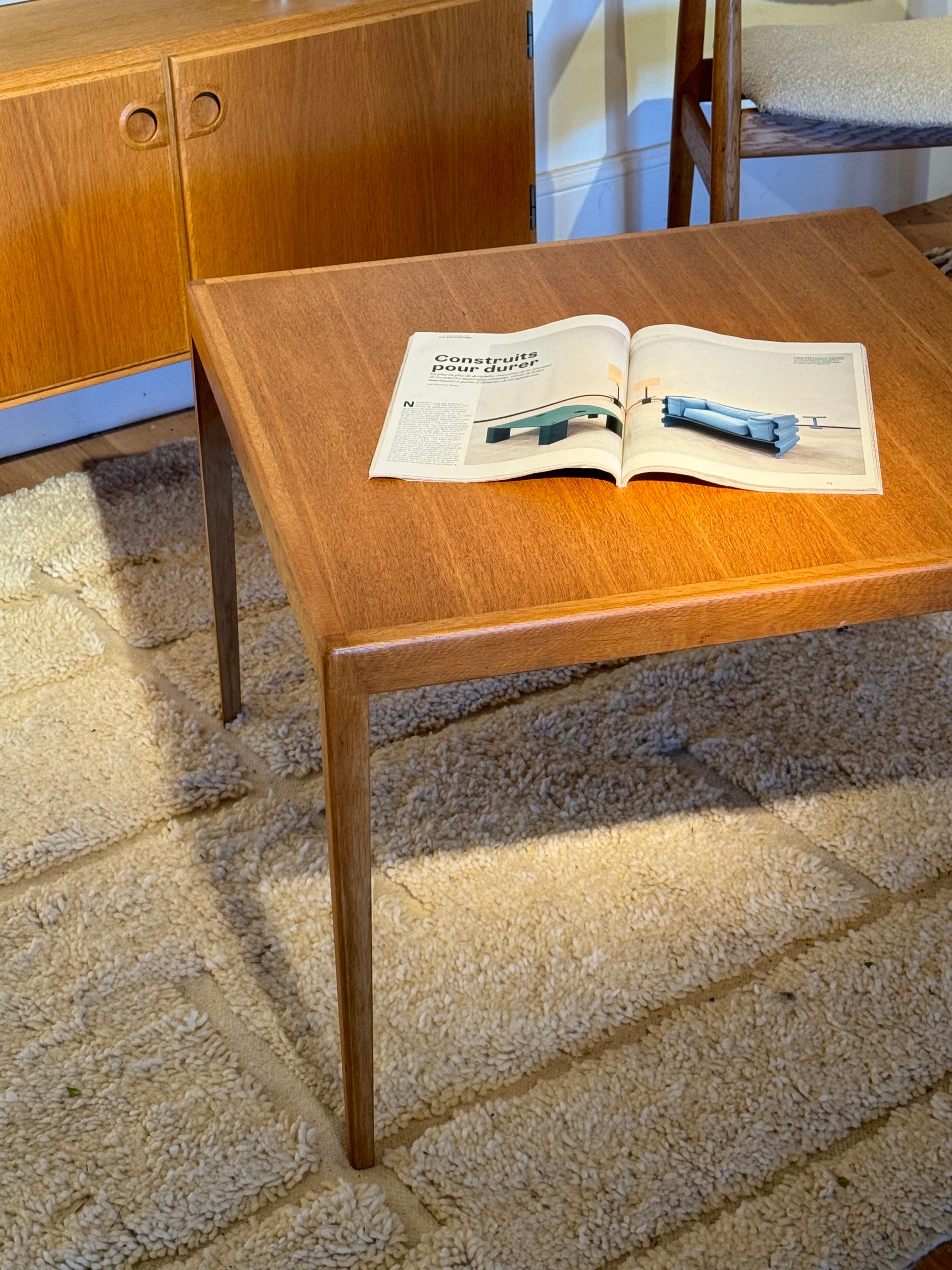 Table basse scandinave vintage en chêne doré "Evie"