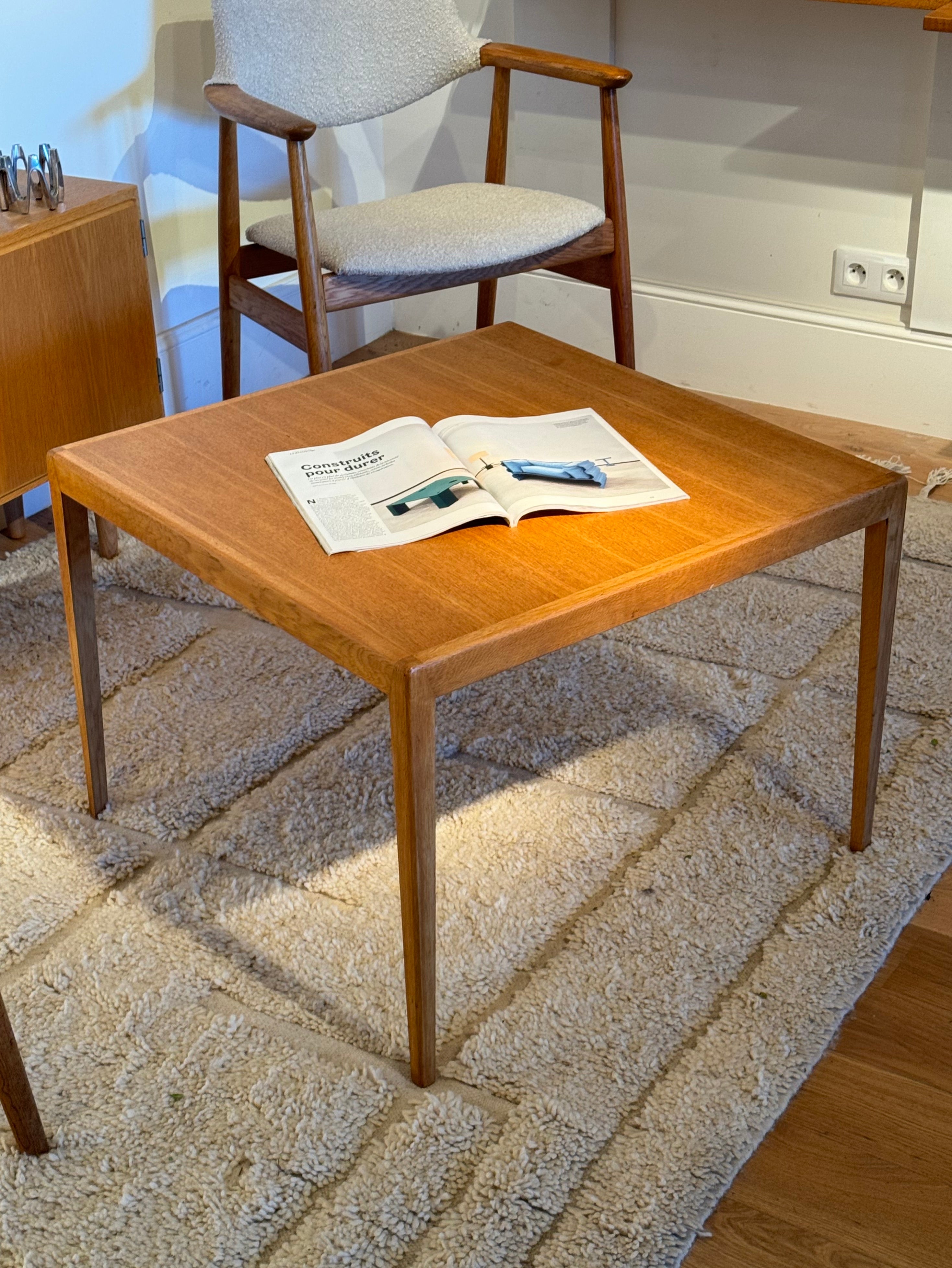 Table basse scandinave vintage en chêne doré "Evie"