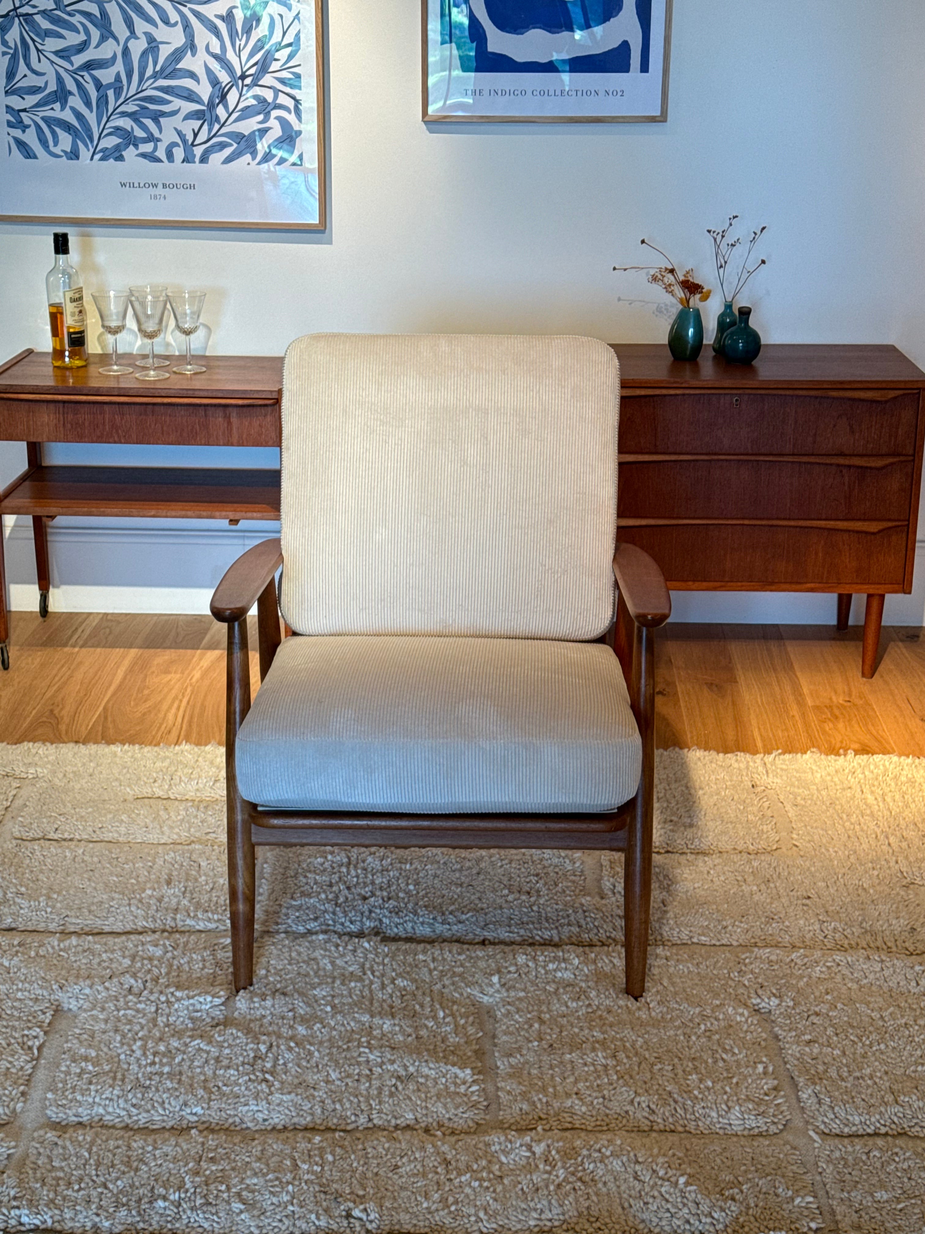 Fauteuil scandinave vintage "Elin" velours petites côtes blanc