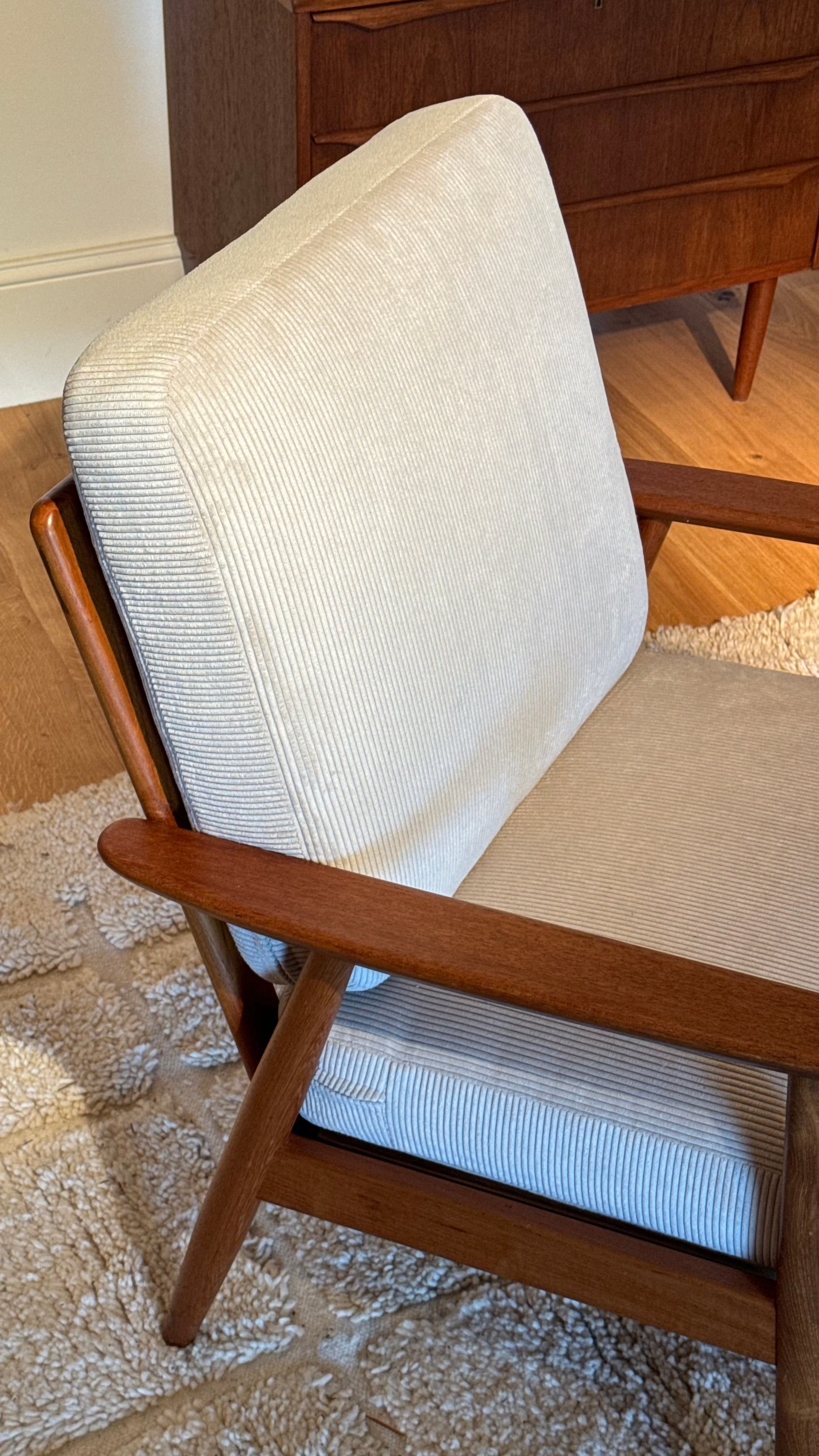 Fauteuil scandinave vintage "Elin" velours petites côtes blanc