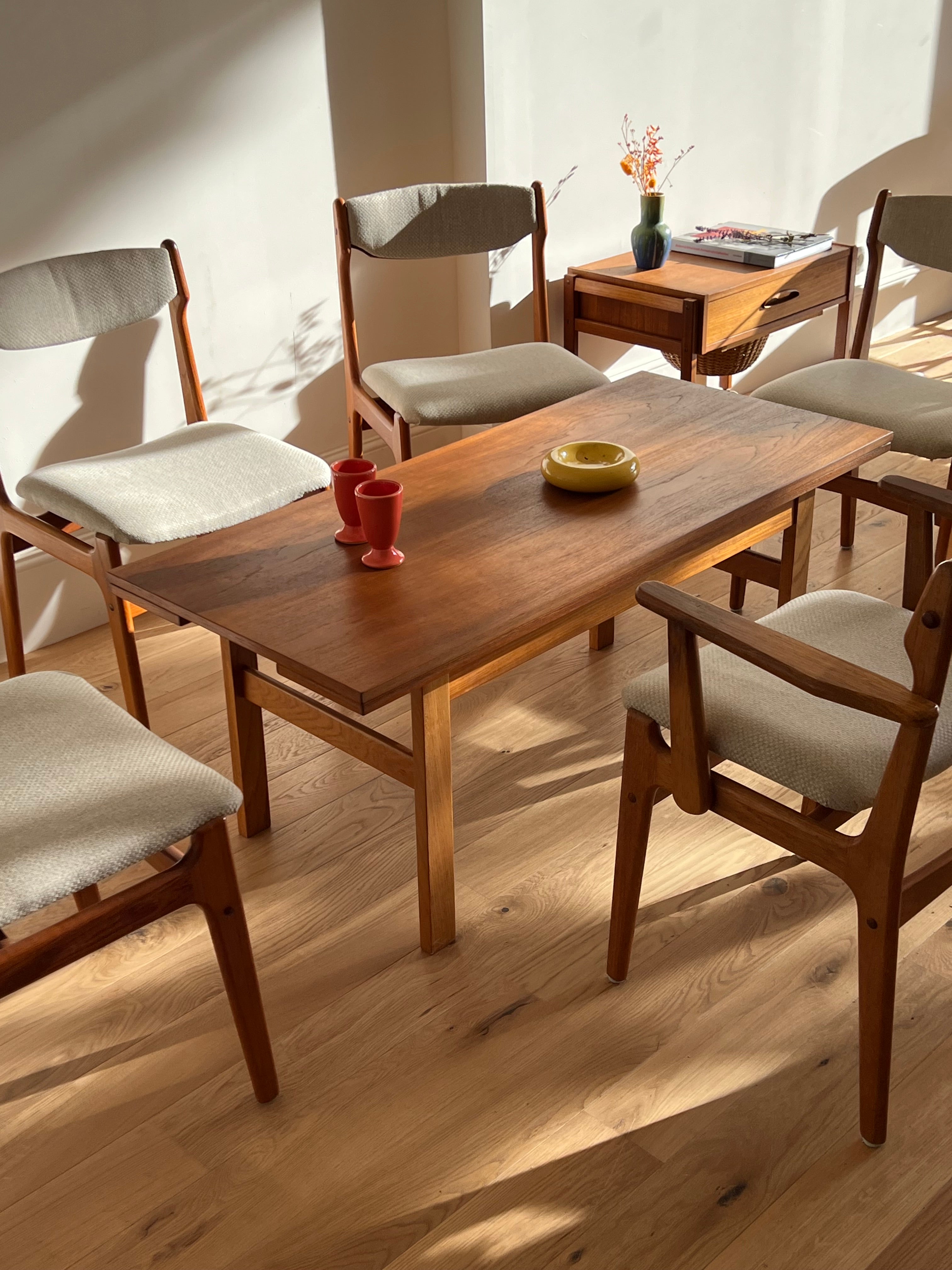 Table scandinave vintage modulable « Rikke »