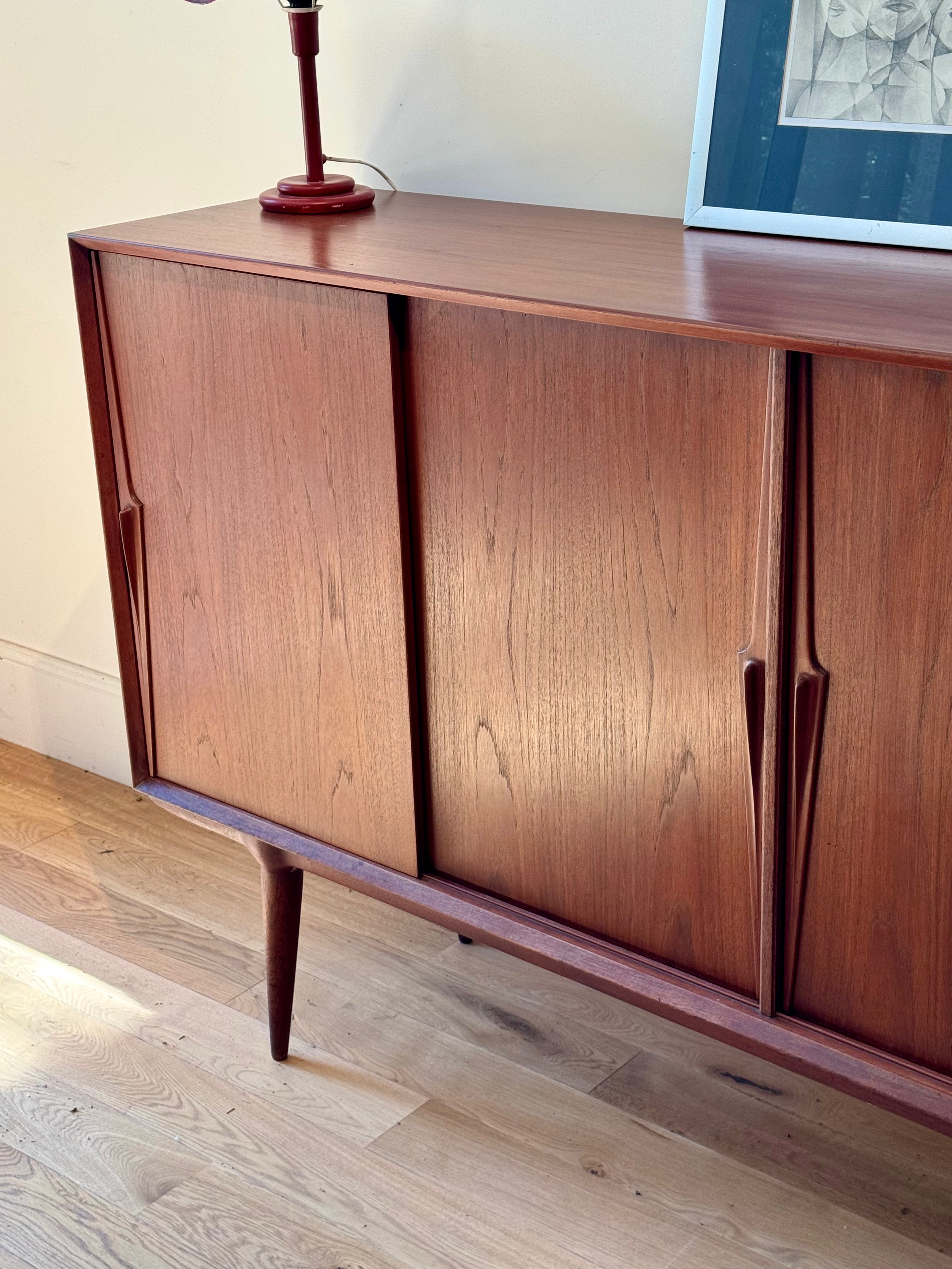 Enfilade scandinave vintage en teck Omann Jun - modèle 19