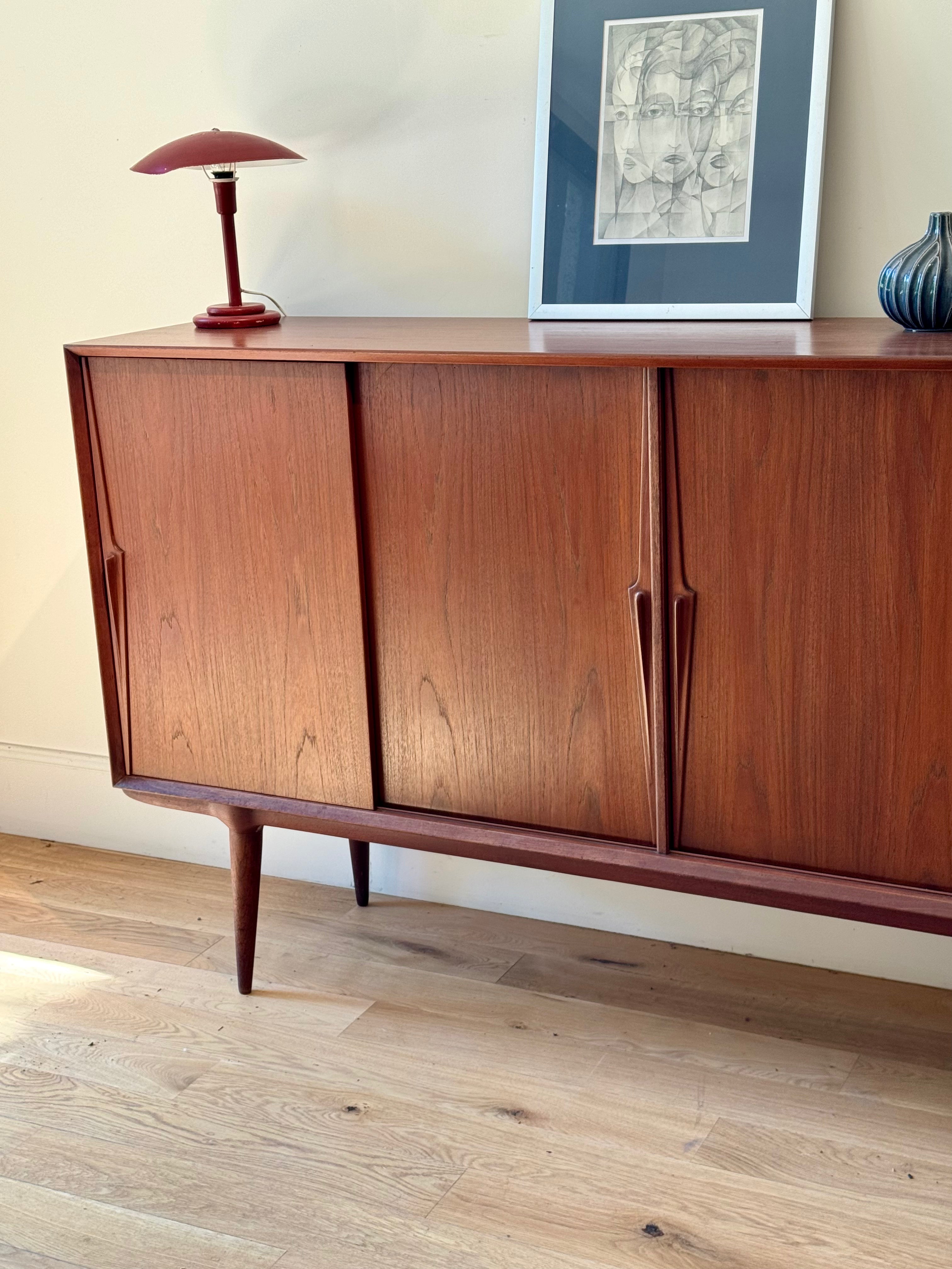 Enfilade scandinave vintage en teck Omann Jun - modèle 19