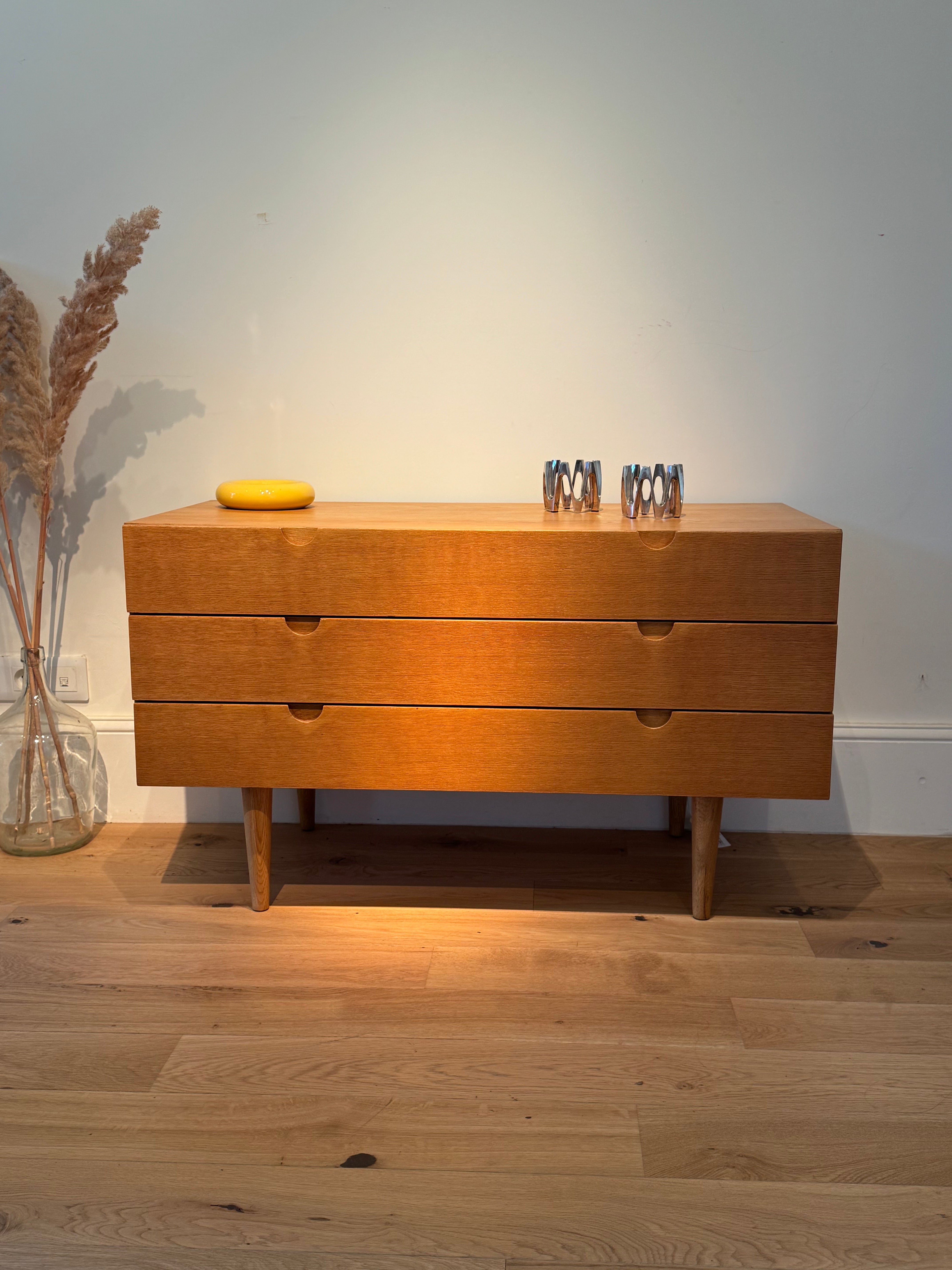 Commode scandinave vintage en chêne doré "Ebba"