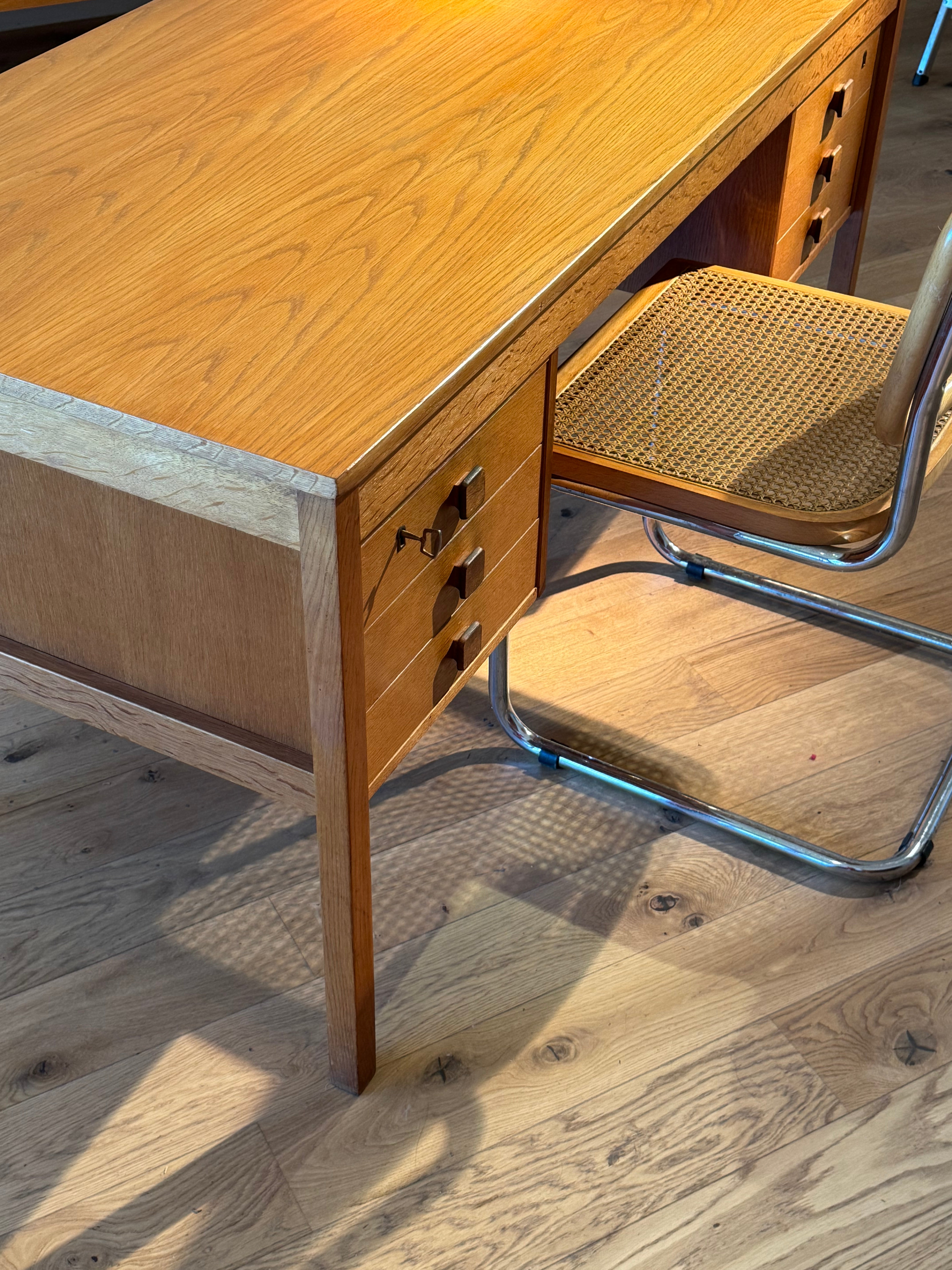 Bureau scandinave vintage en chêne doré "Jonas"