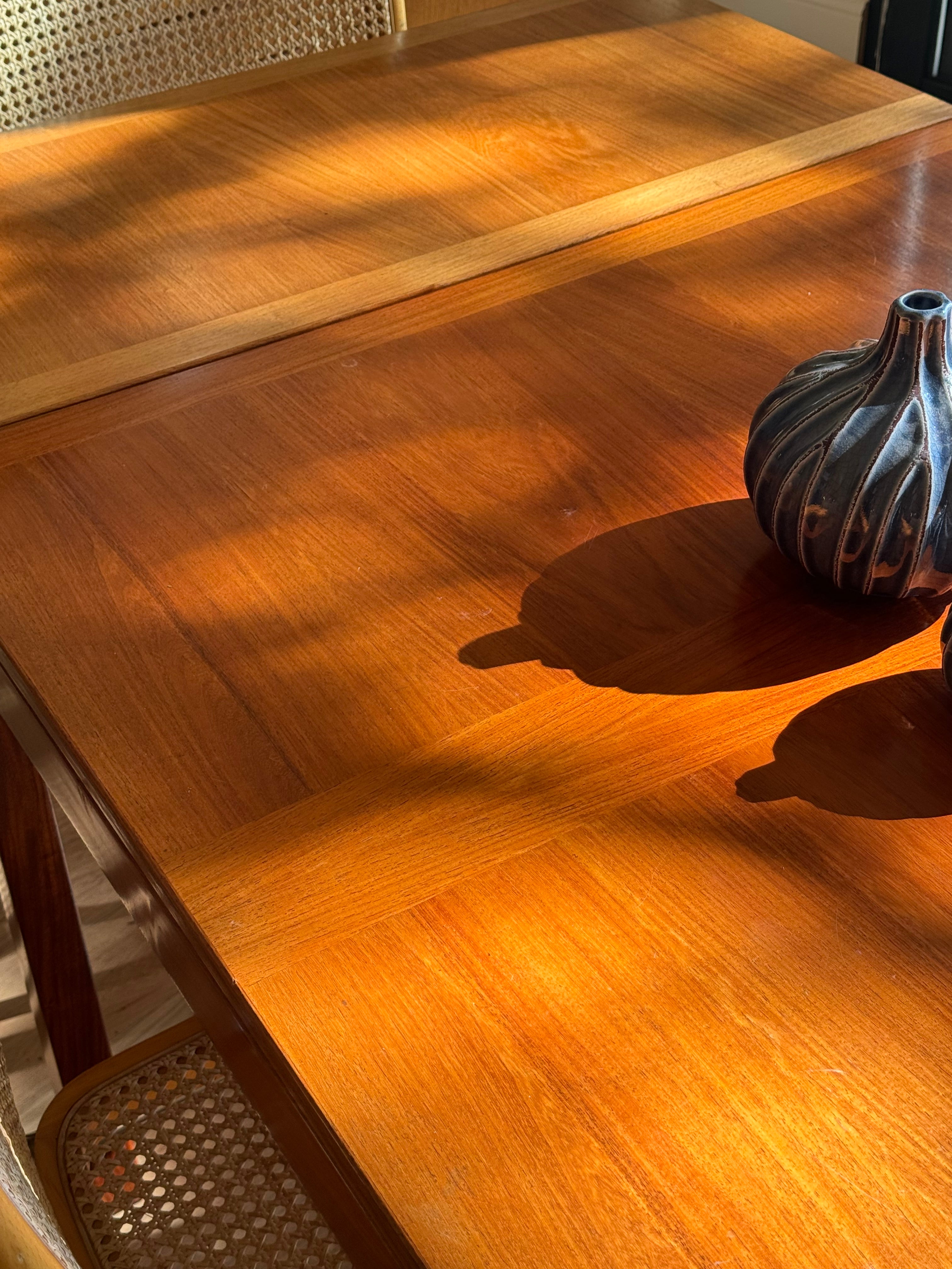 Table de salle à manger scandinave vintage en teck avec rallonges pliables "Lina"