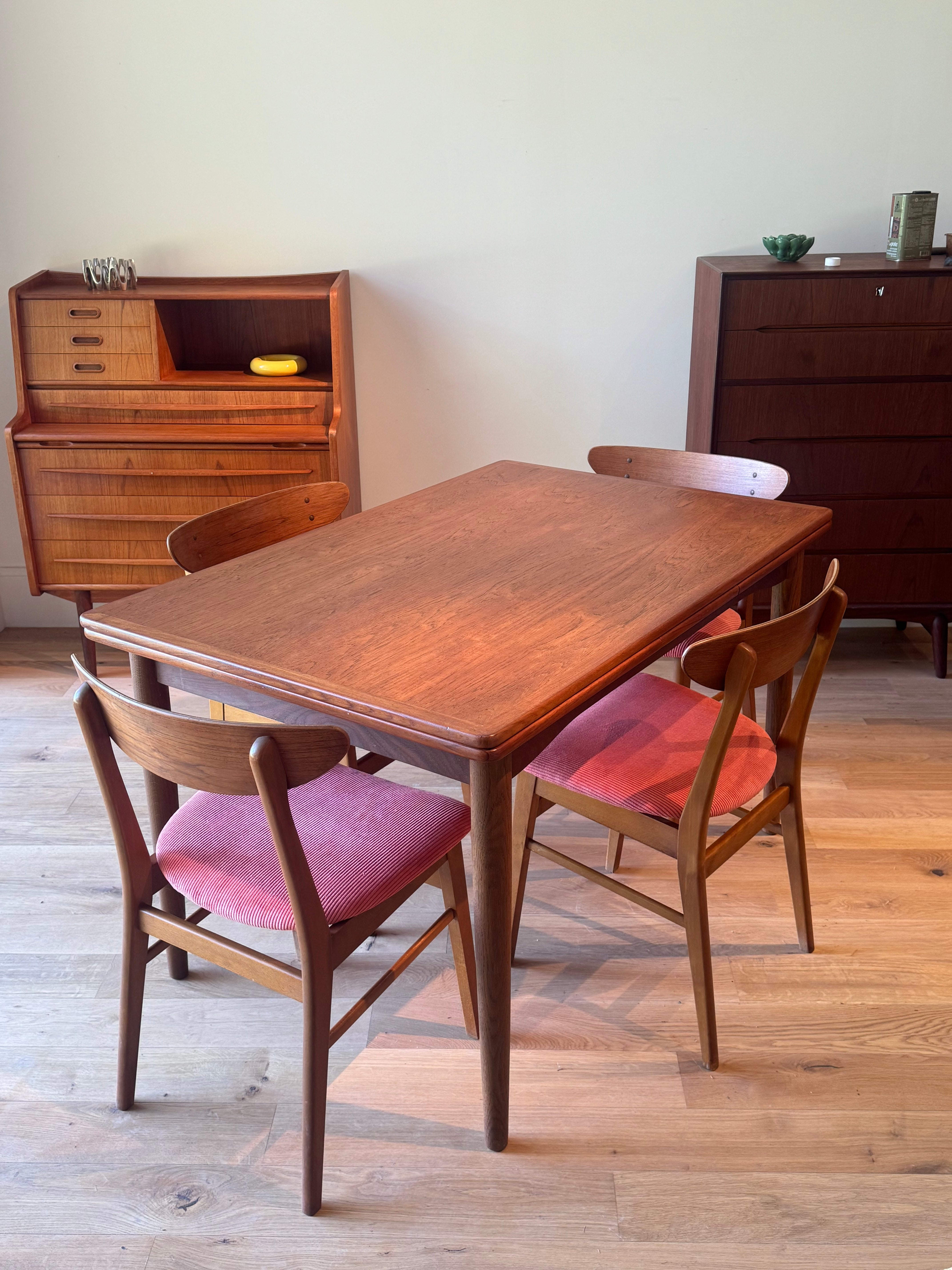 Table de salle à manger extensible scandinave vintage en teck "Cora"