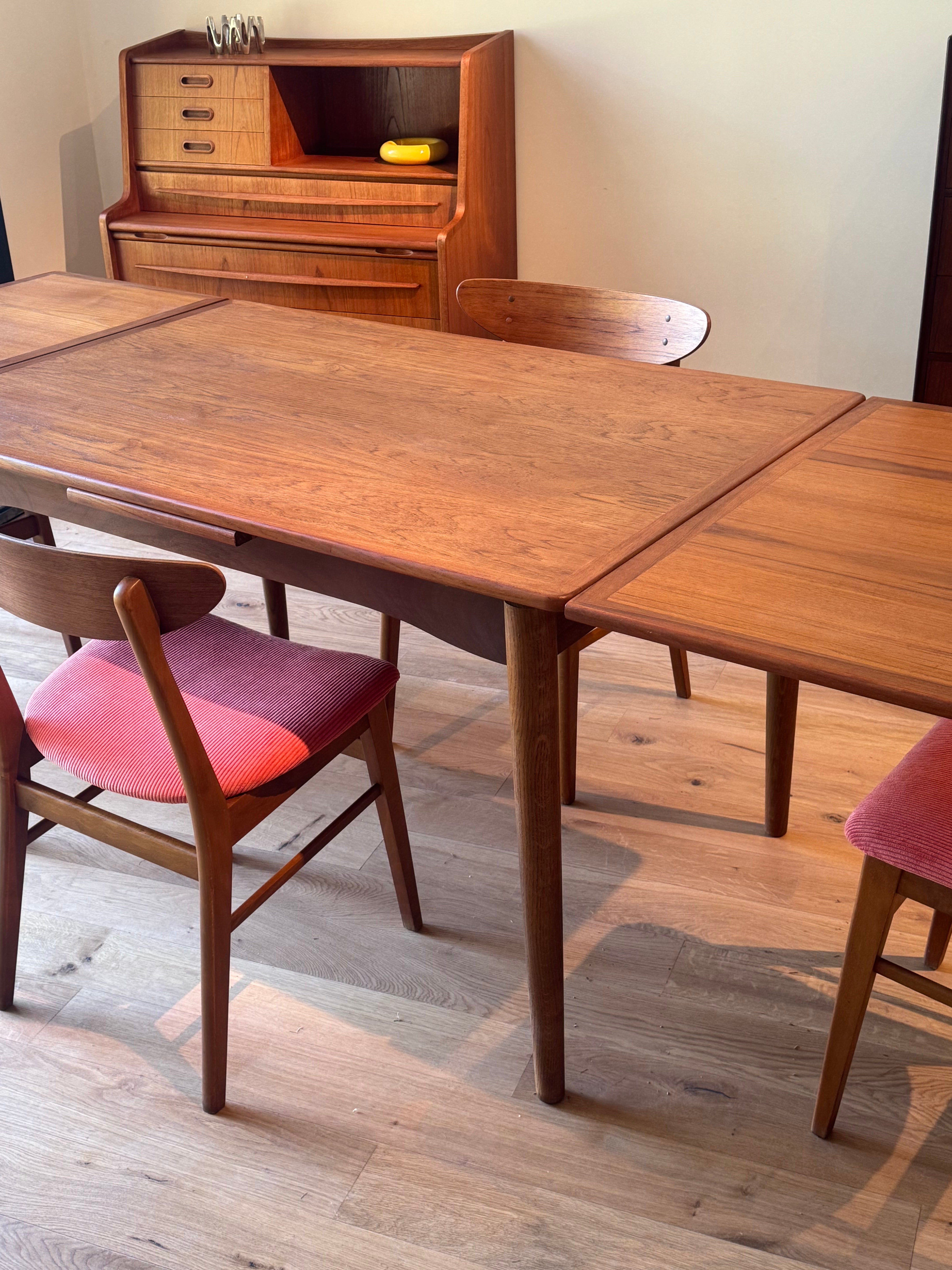 Table de salle à manger extensible scandinave vintage en teck "Cora"